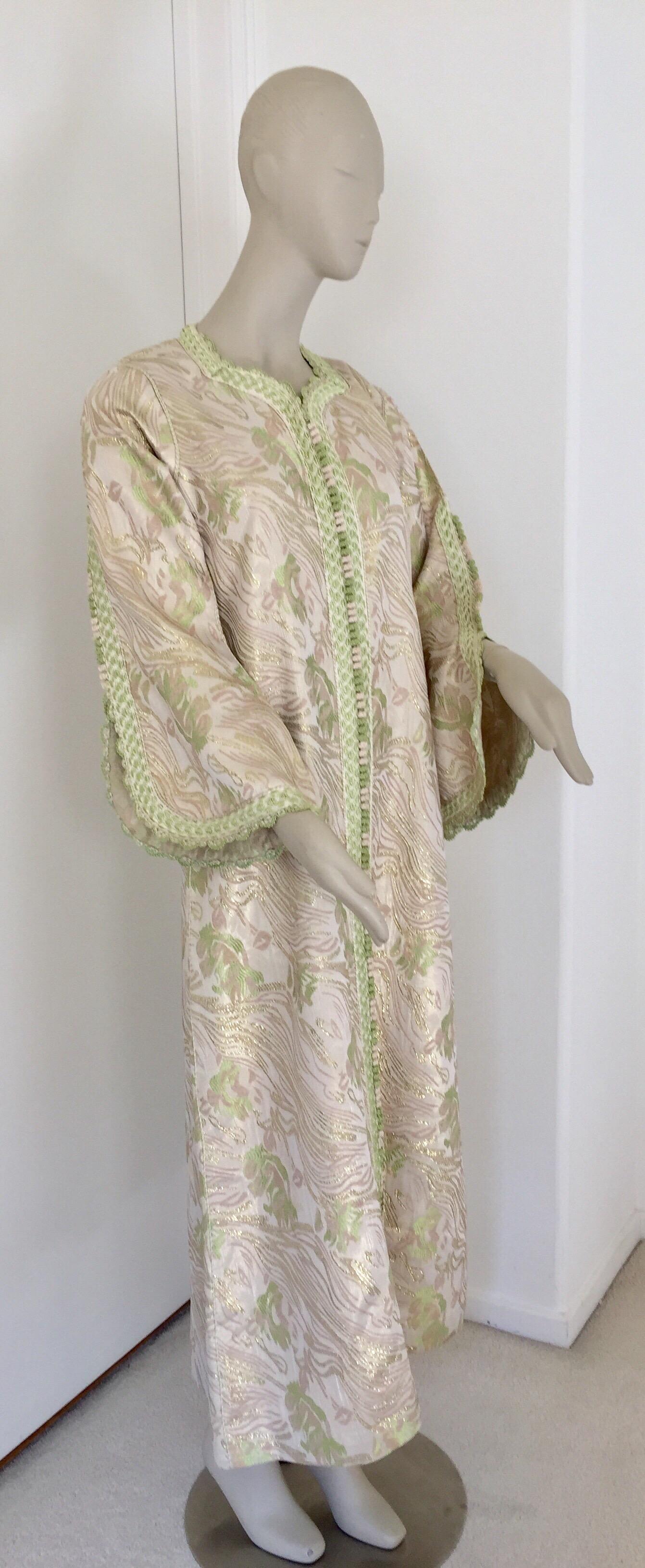Elegant vintage Moroccan caftan lime green and silver lame metallic floral Moorish brocade Kaftan, circa 1970s.
This vintage long maxi dress kaftan is crafted in Morocco and tailored for a relaxed fit with wide sleeves
This long maxi dress kaftan is