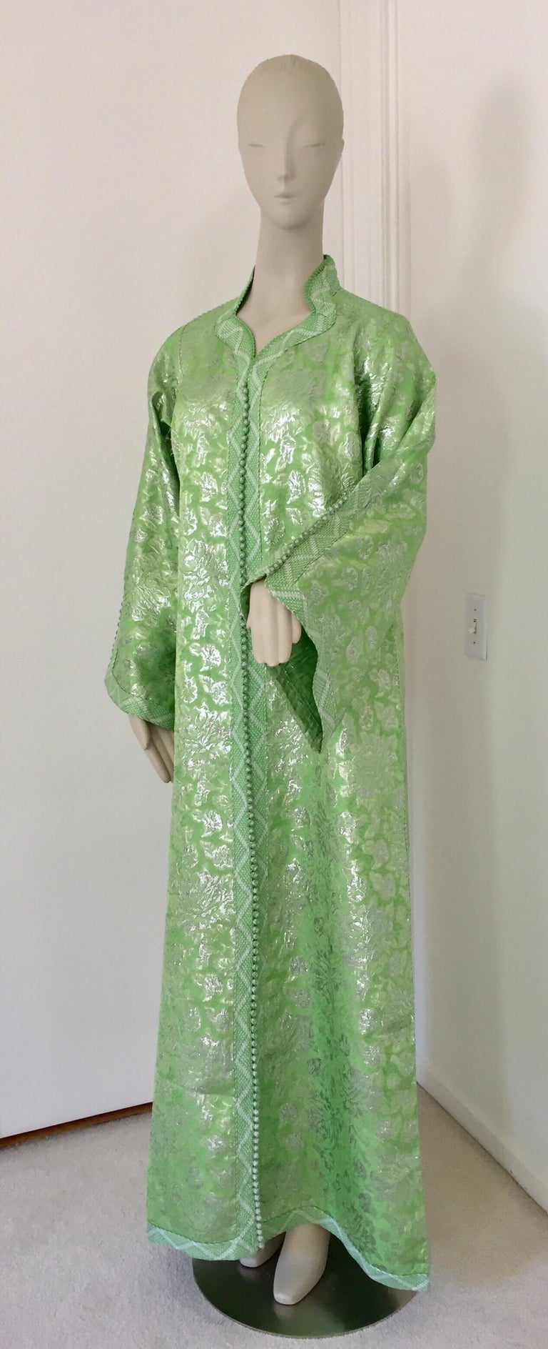 Elegant Moroccan Caftan Lime Green and Silver Metallic Floral Brocade In Good Condition For Sale In North Hollywood, CA