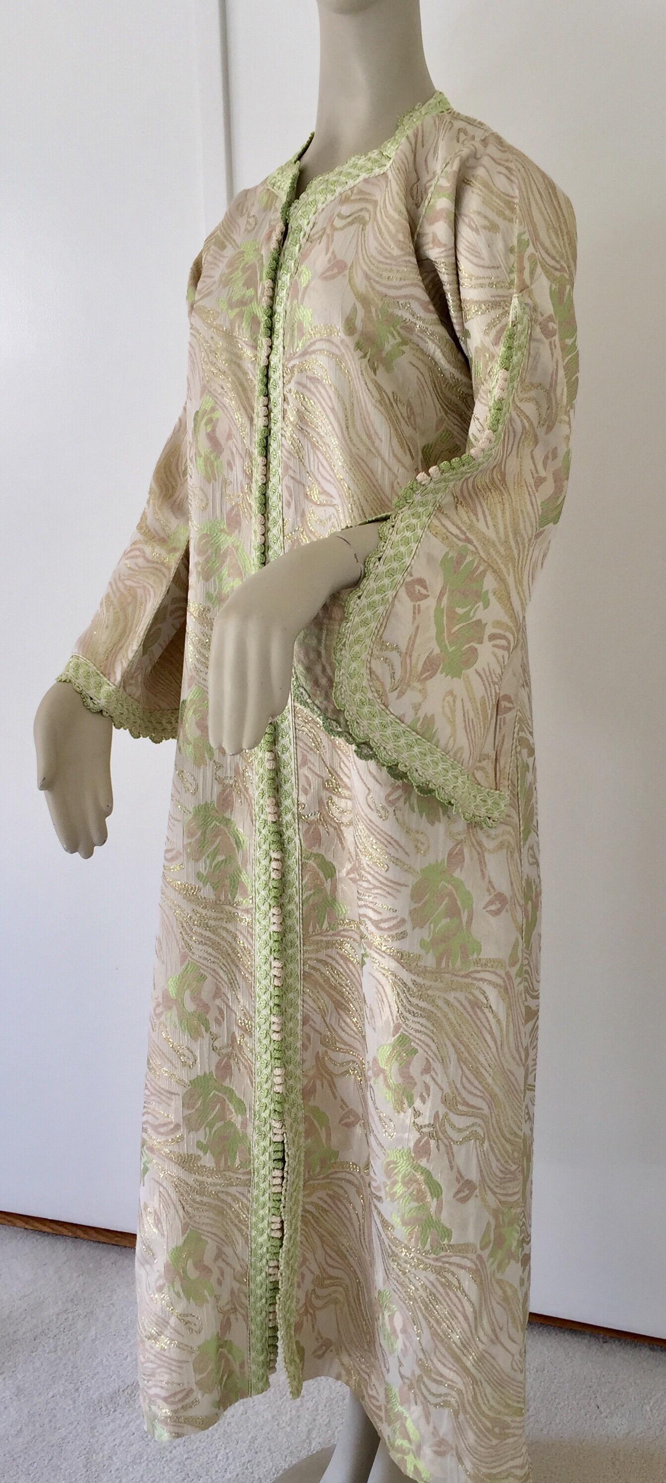 Moroccan Caftan Lime Green and Silver Metallic Floral Brocade Moorish Kaftan In Good Condition For Sale In North Hollywood, CA