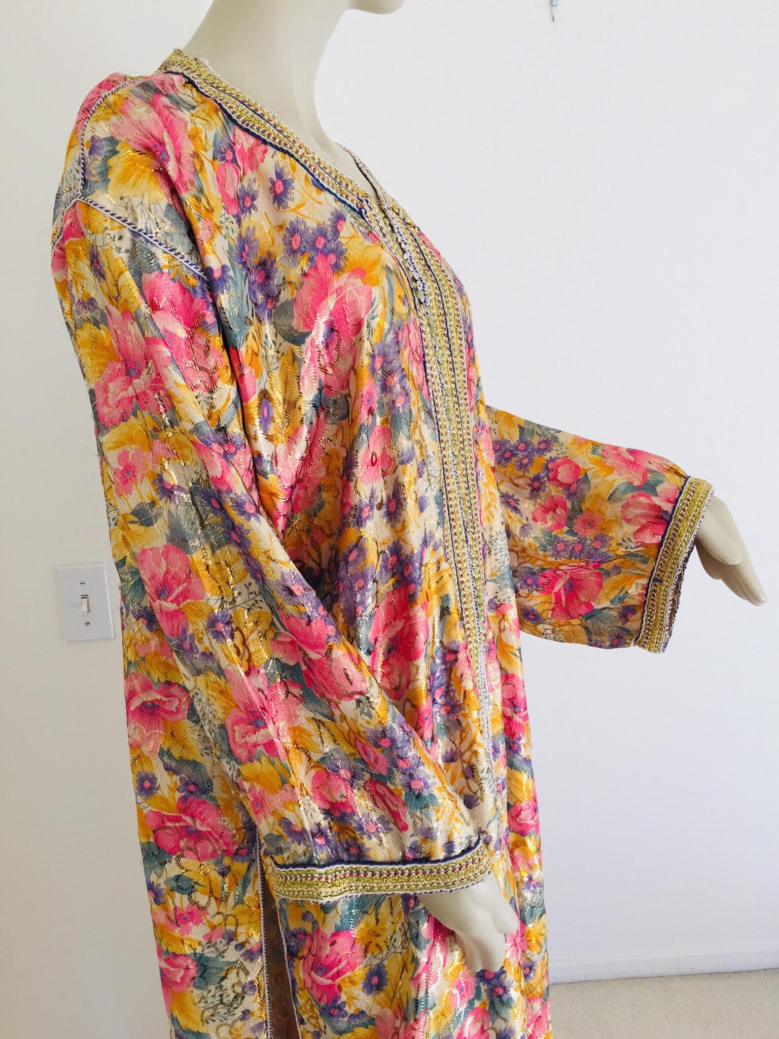 Caftan marocain vintage en brocart de soie à fleurs métalliques en vente 7