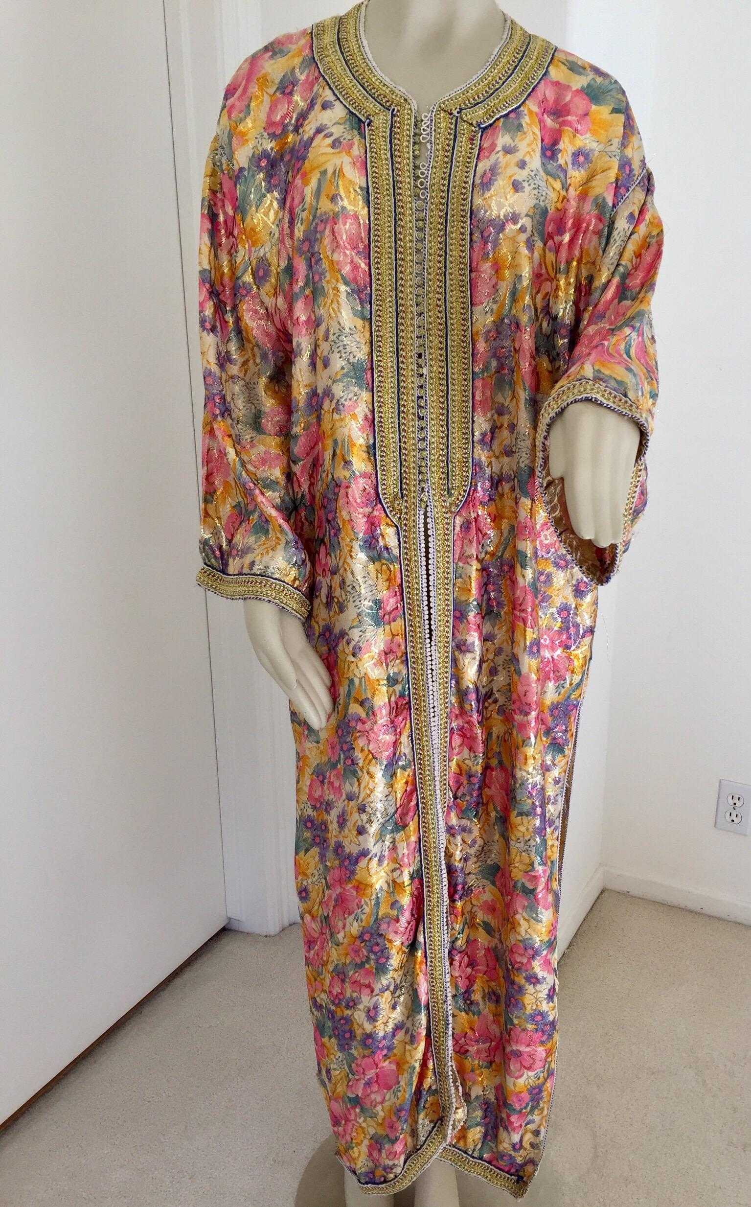 Elegant Moroccan caftan metallic silk floral brocade,
circa 1970s.
This light summery caftan is crafted in Morocco and tailored for a relaxed fit, features a traditional neckline, embellished sleeves and vented sides.
This long maxi dress kaftan