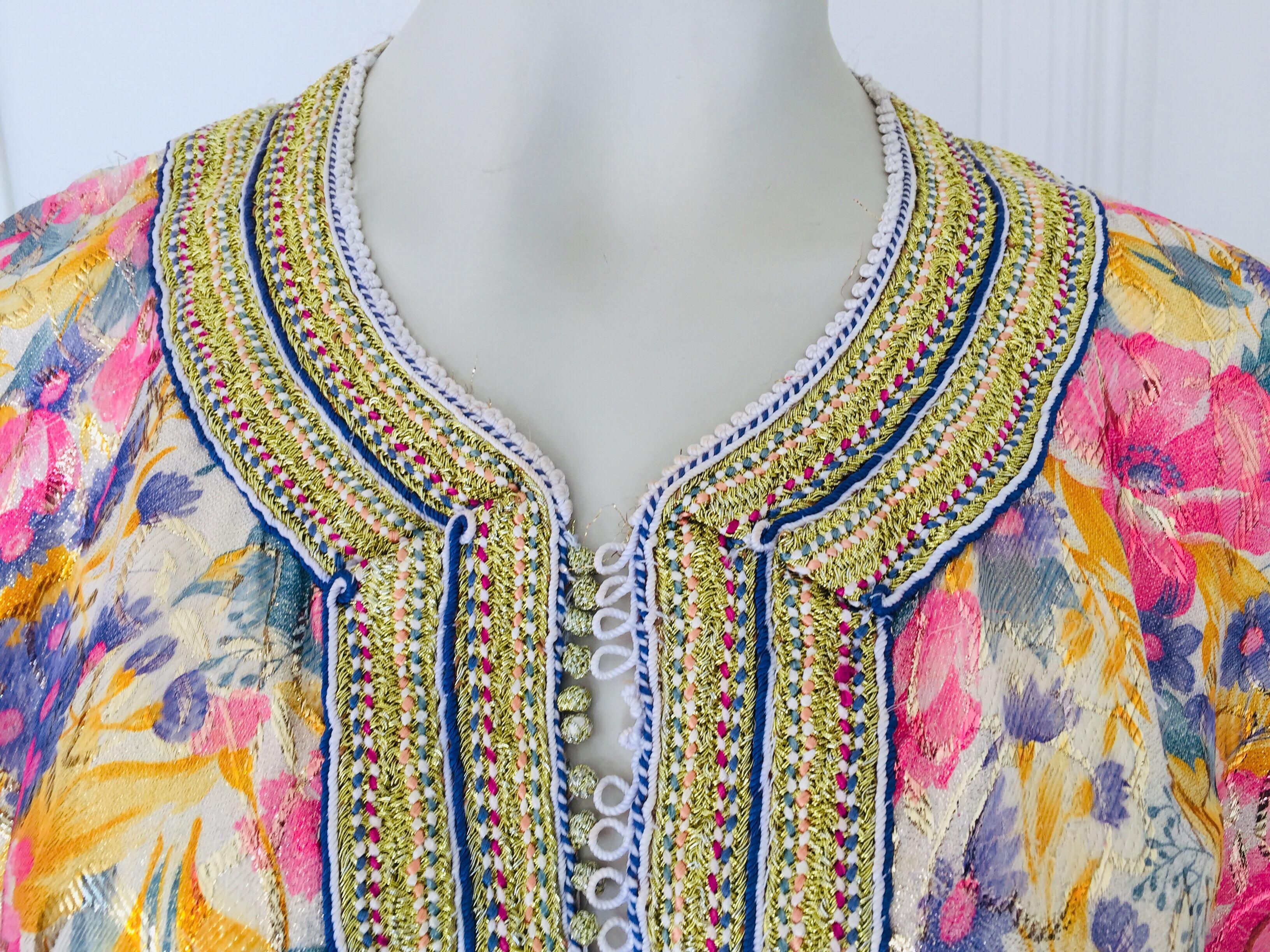 Caftan marocain vintage en brocart de soie à fleurs métalliques en vente 1