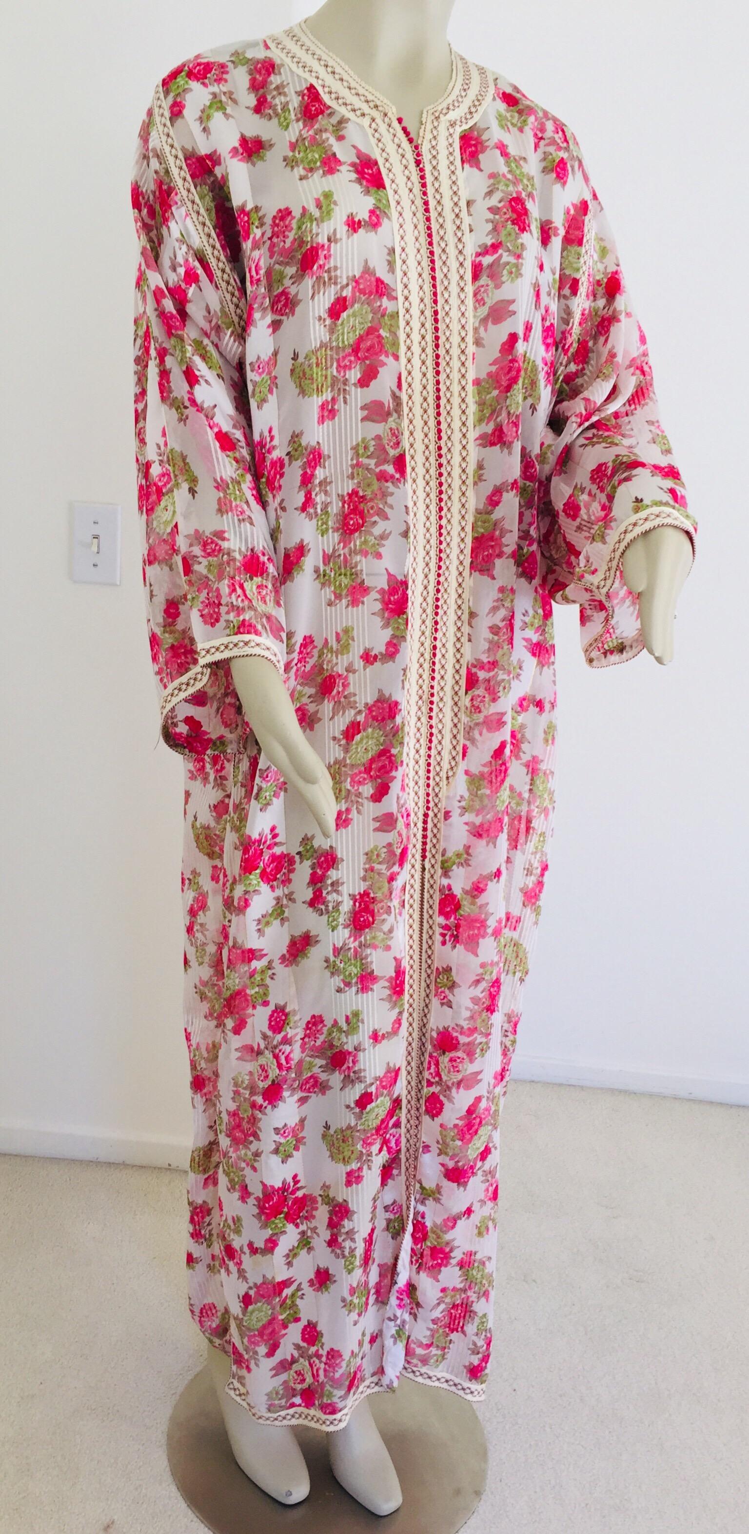 Elegant Moroccan caftan pink metallic silk floral,
circa 1970s.
Embroidered silk-crepe floral caftan gown
Round contrast neckline; button-loop placket.
Long bell sleeves.
Relaxed silhouette.
Straight skirt and hem.
This light summery caftan is