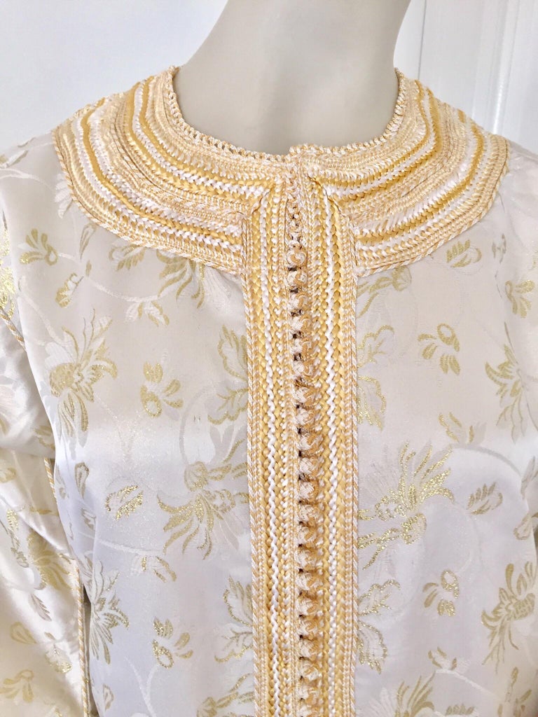 Vintage Moroccan Kaftan White and Gold Metallic Floral Brocade For Sale 3