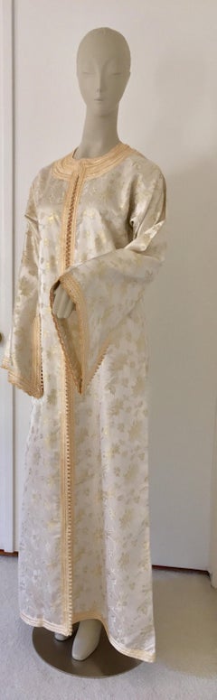 Elegant Moroccan Caftan White and Gold Metallic Floral Brocade