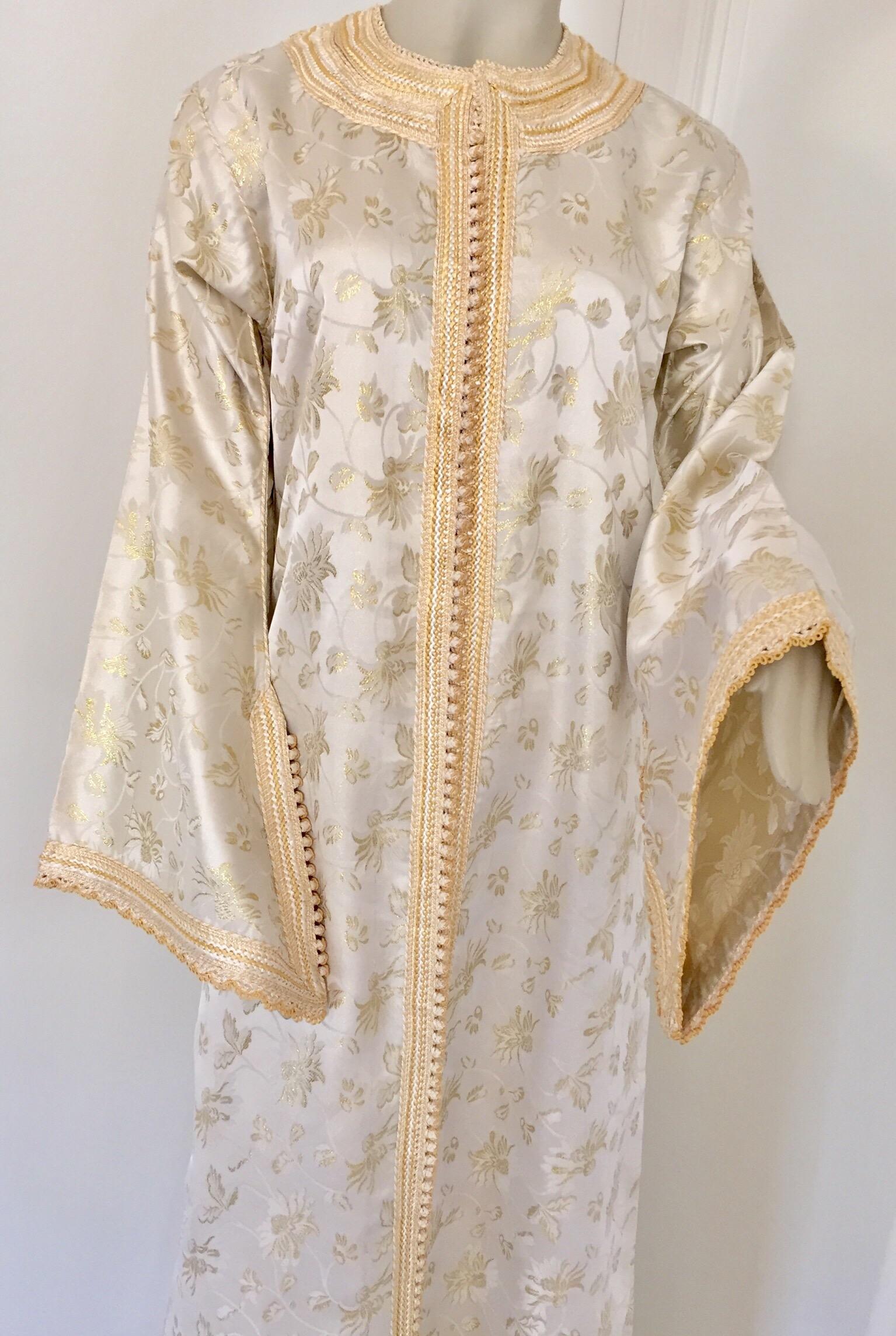 Fabric Vintage Moroccan Kaftan White and Gold Metallic Floral Brocade Caftan 1970's For Sale