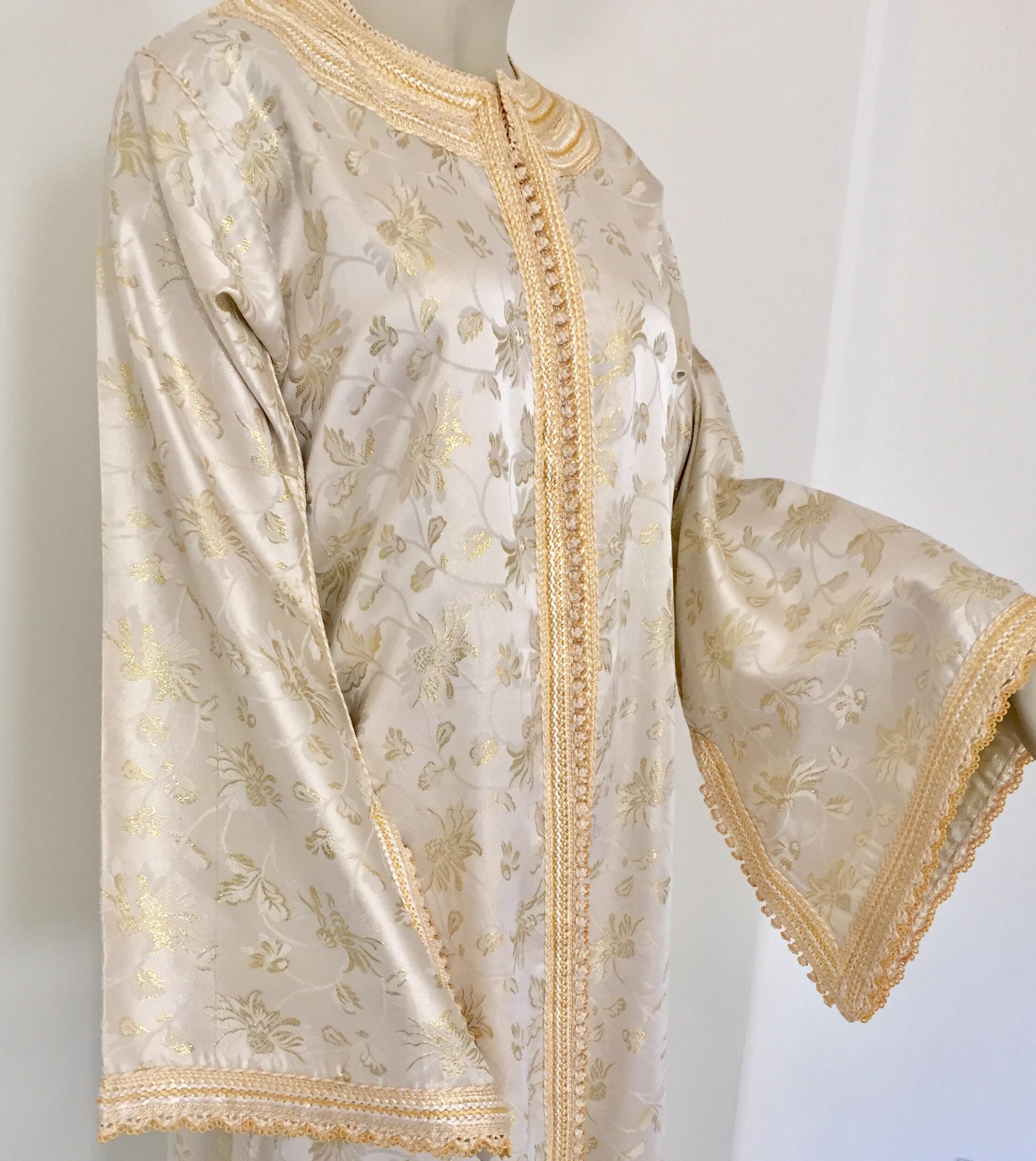 Beige Elegant Moroccan Caftan White and Gold Metallic Floral Brocade For Sale