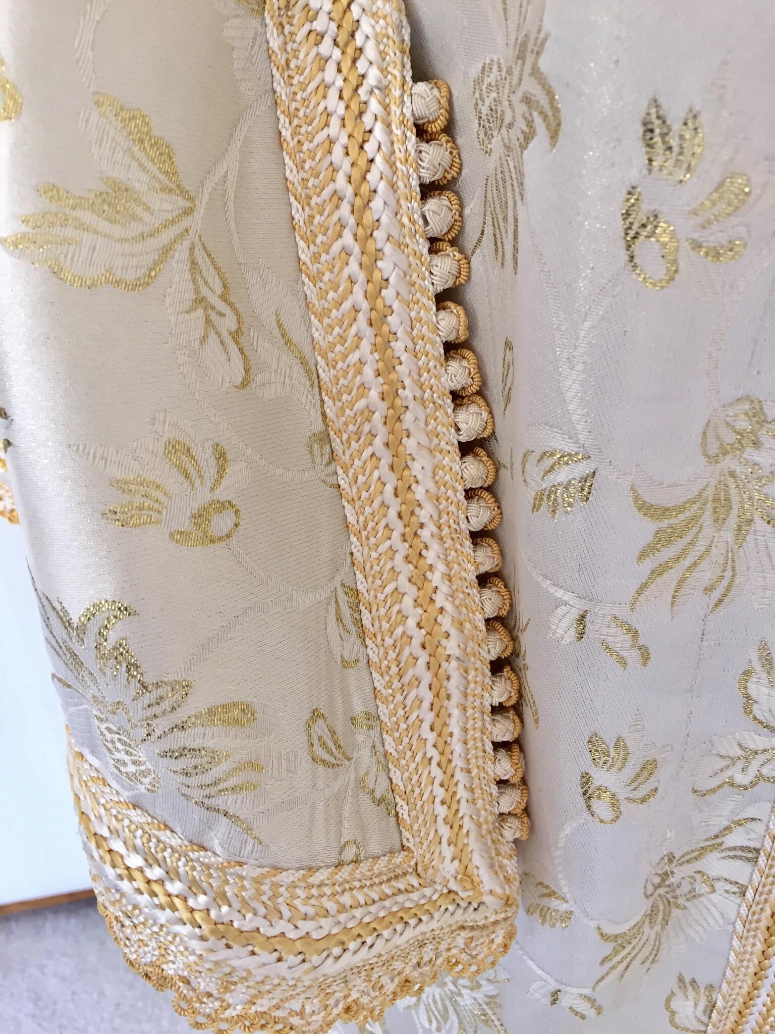 Vintage Moroccan Kaftan White and Gold Metallic Floral Brocade Caftan 1970's For Sale 3