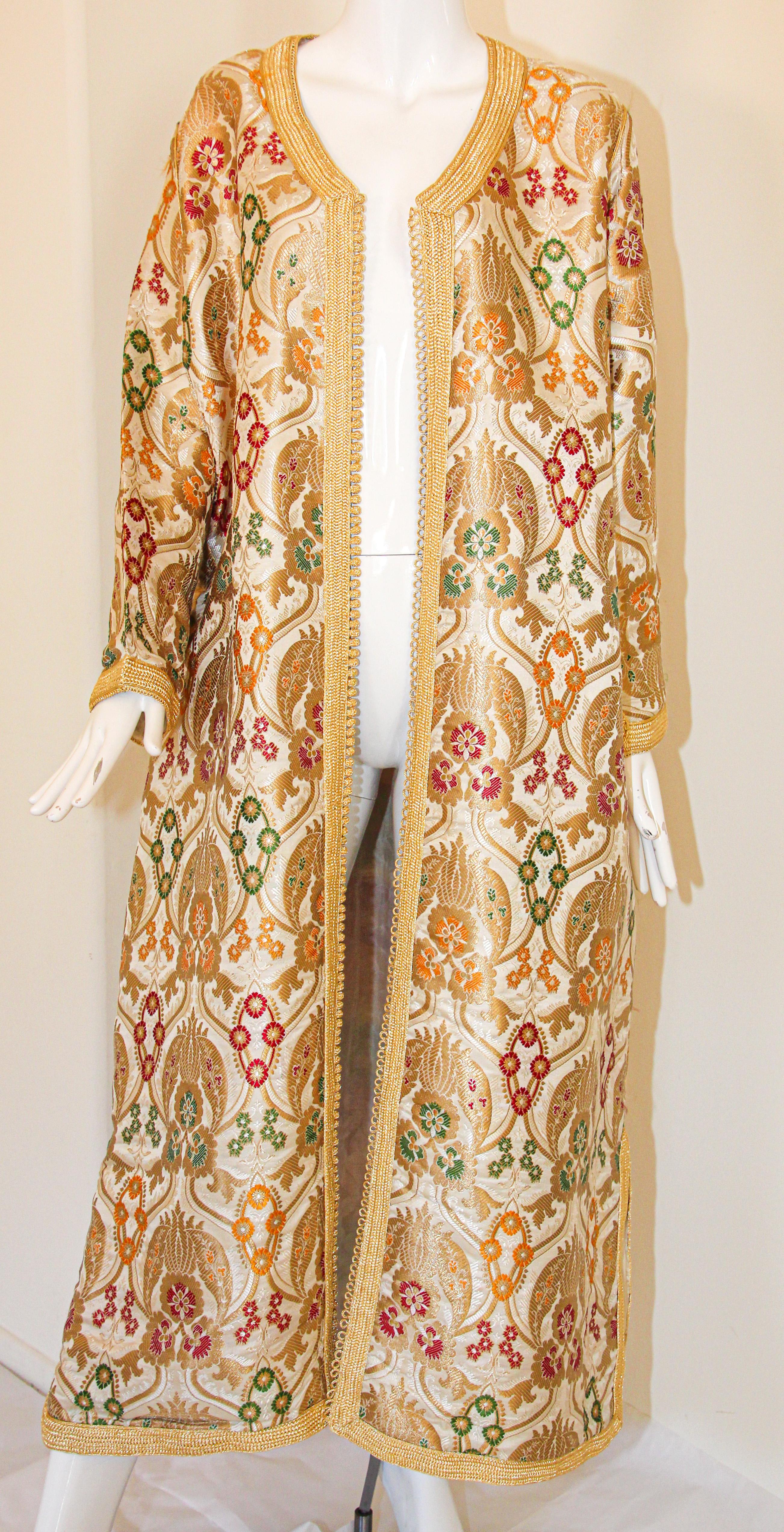 Elegant Moroccan Damask Metallic Floral Caftan For Sale 1