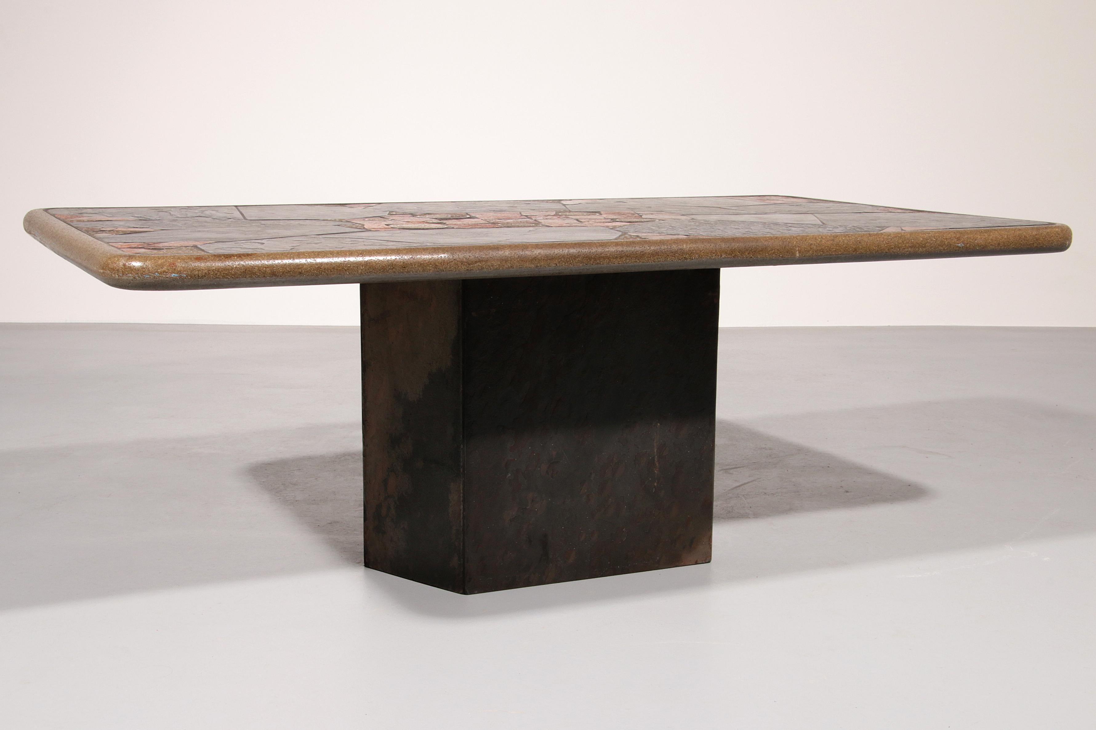 Elegant Mosaic Stone Coffee Table in the Style of Paul Kingma – Brass & Natural For Sale 4
