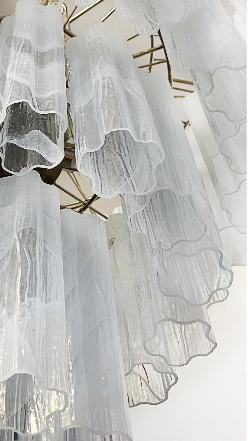 Elegant lustre à verres blancs en albâtre de Murano en vente 4