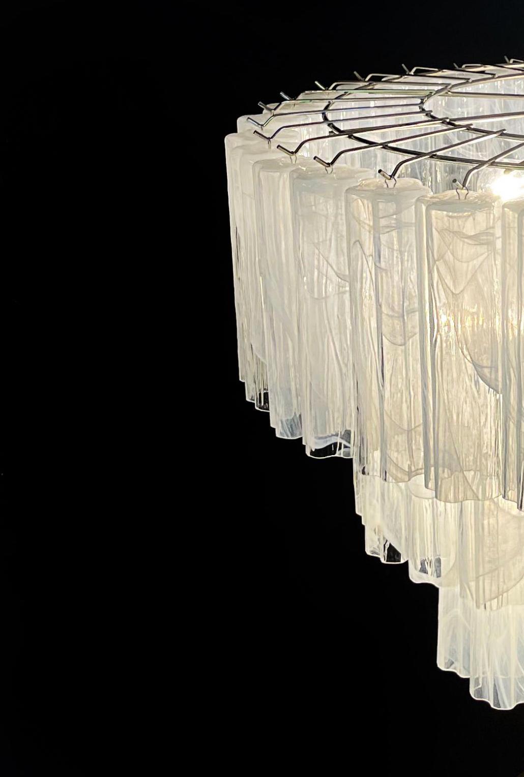 Elegant lustre à verres blancs en albâtre de Murano en vente 8