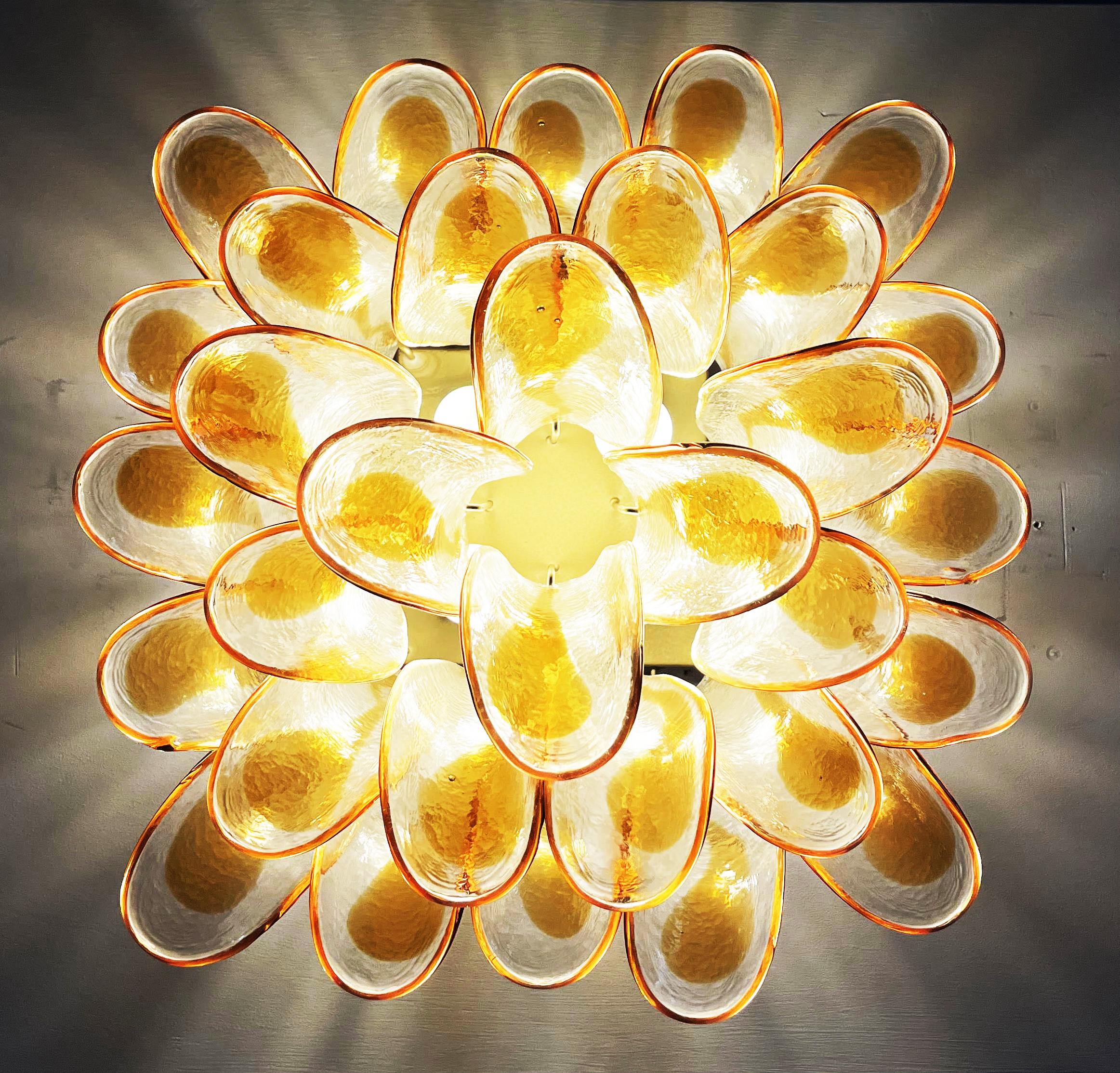 Elegant Murano ceiling lamp - 32 amber and clear glass petals For Sale 1