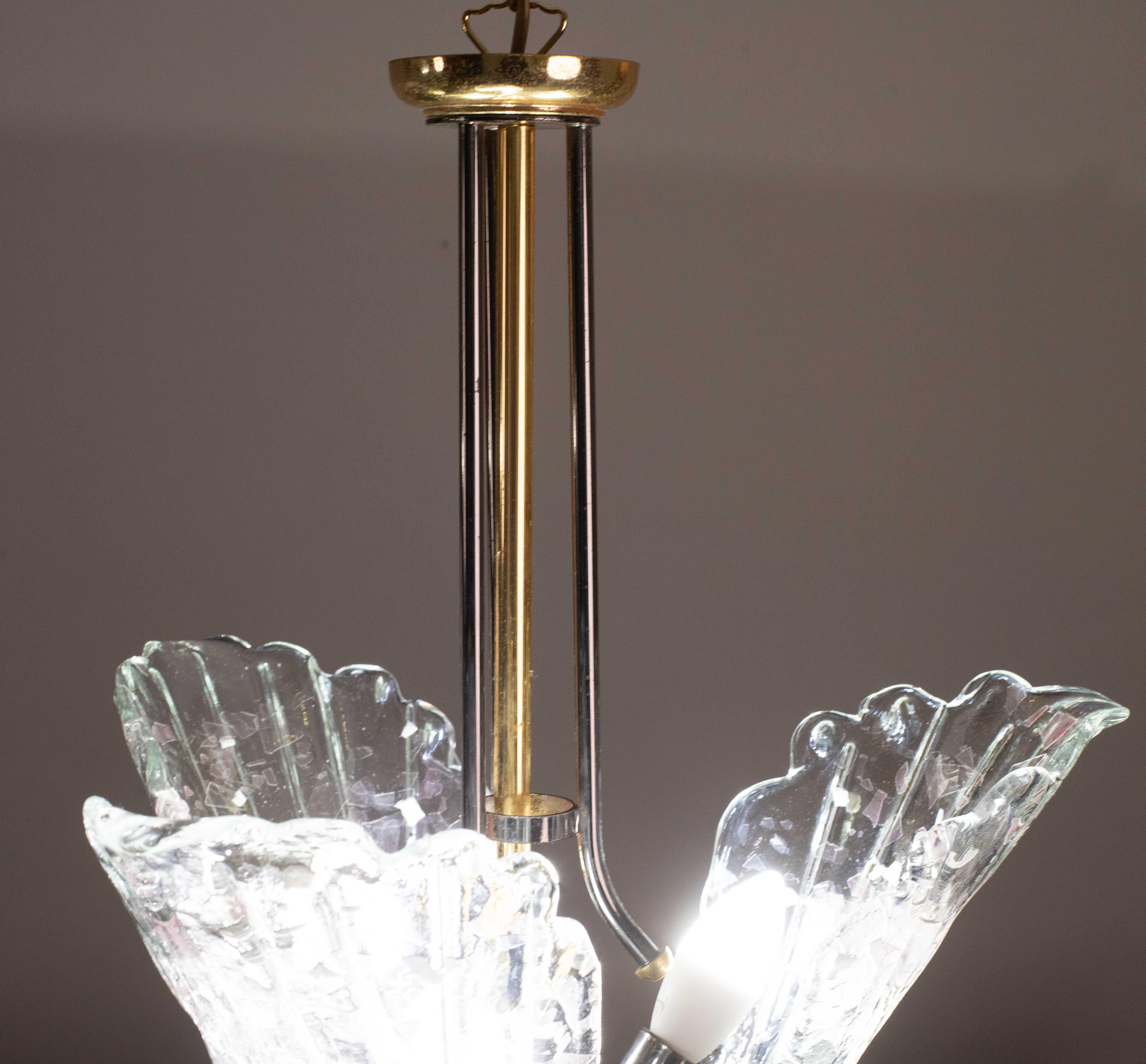 Elegant Murano Chandelier with 3 Leaves Iridescent in Murano Glass For Sale 7