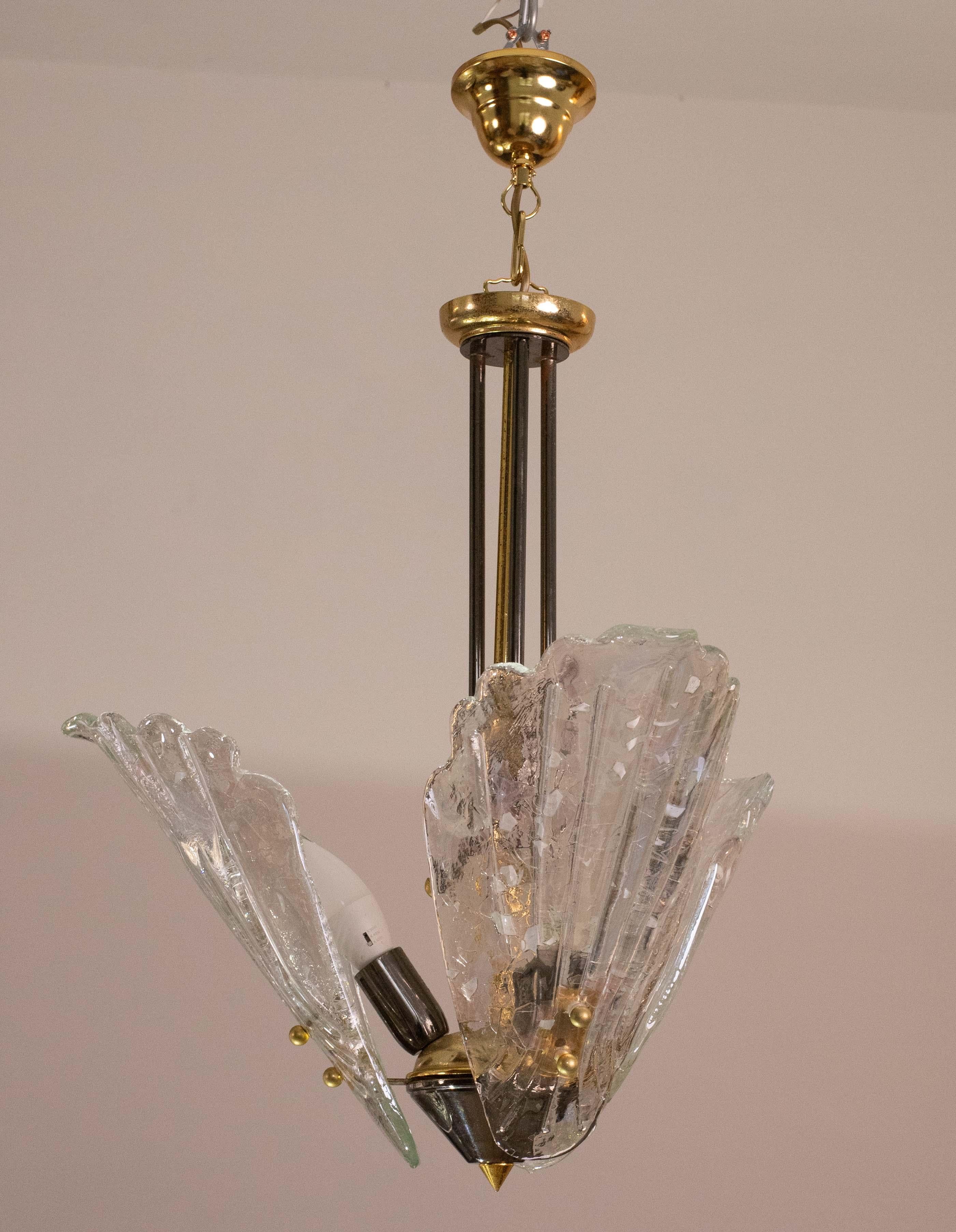 Elegant Murano Chandelier with 3 Leaves Iridescent in Murano Glass For Sale 9
