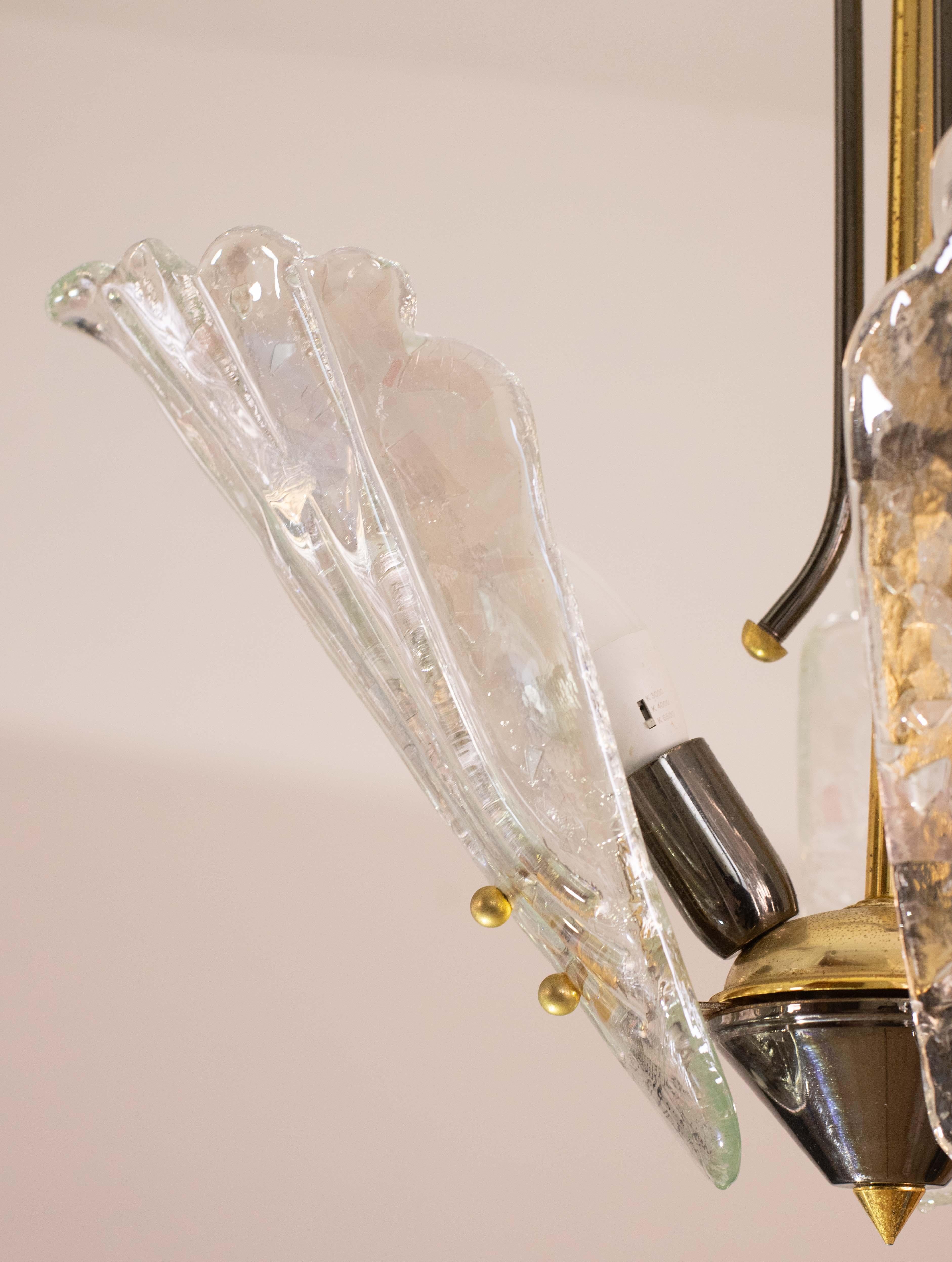 Elegant Murano Chandelier with 3 Leaves Iridescent in Murano Glass For Sale 3