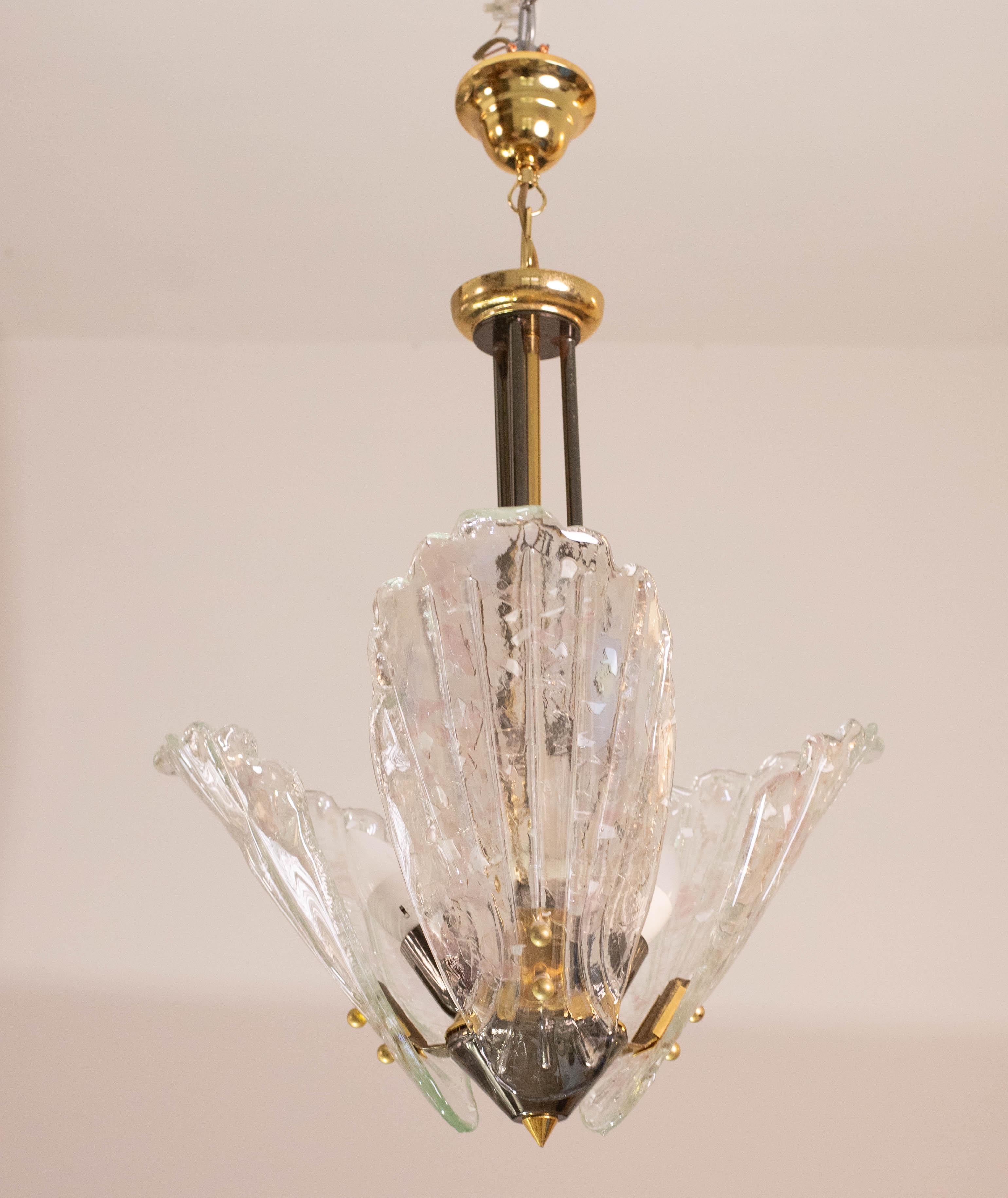 Elegant Murano Chandelier with 3 Leaves Iridescent in Murano Glass For Sale 4