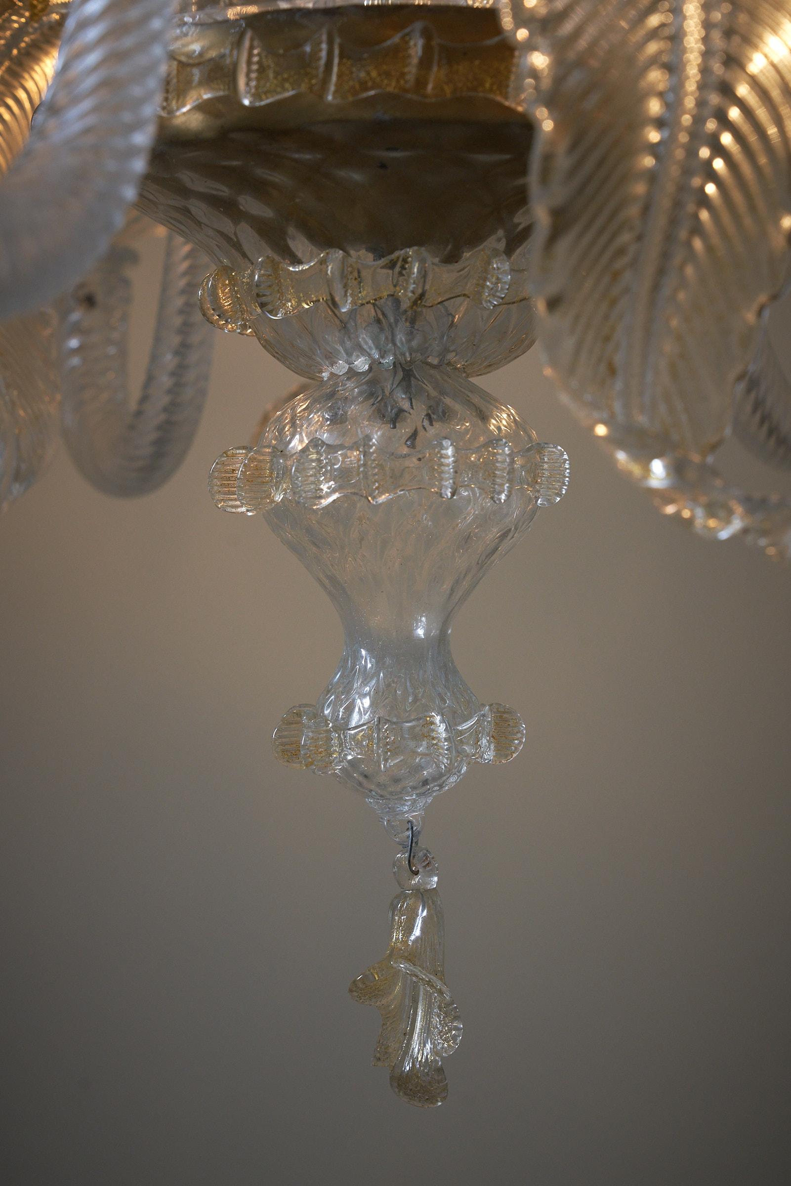 Elegante Araña de Murano con Oro y Flores en venta 4