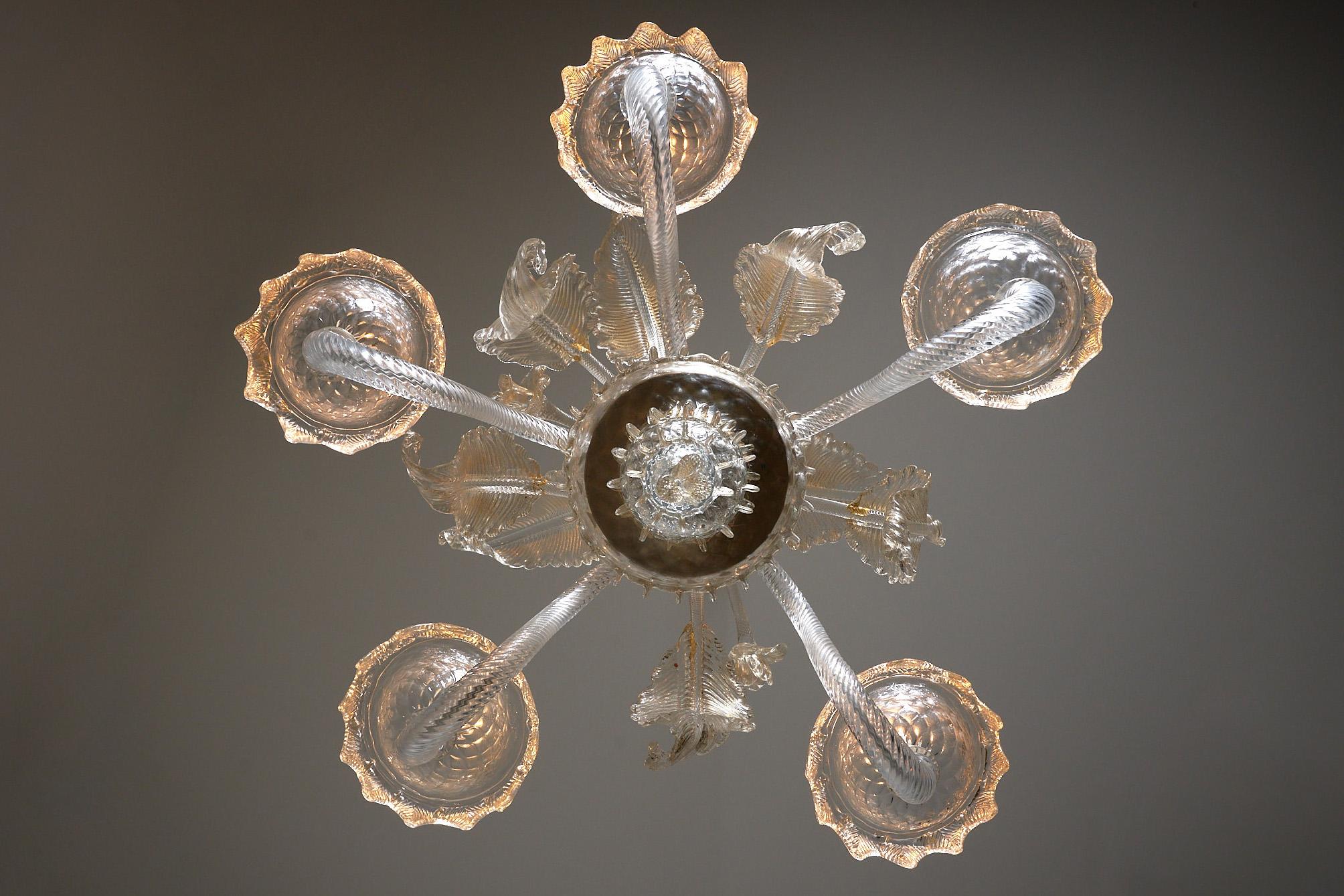 Elegante Araña de Murano con Oro y Flores en venta 6