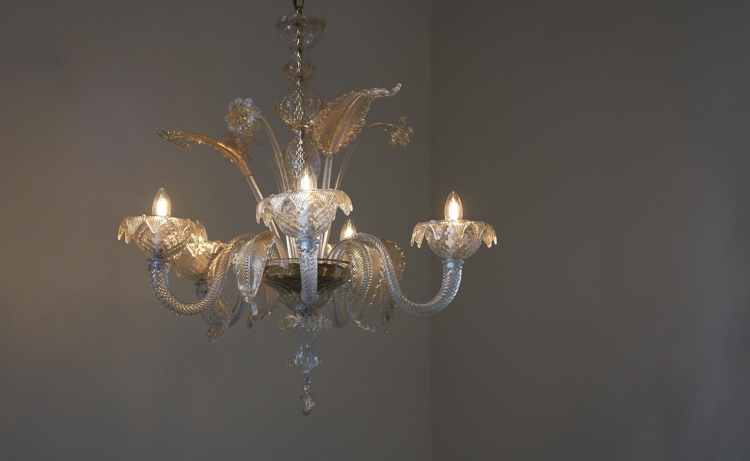 Elegante Araña de Murano con Oro y Flores en Bueno estado para la venta en Mortsel, BE