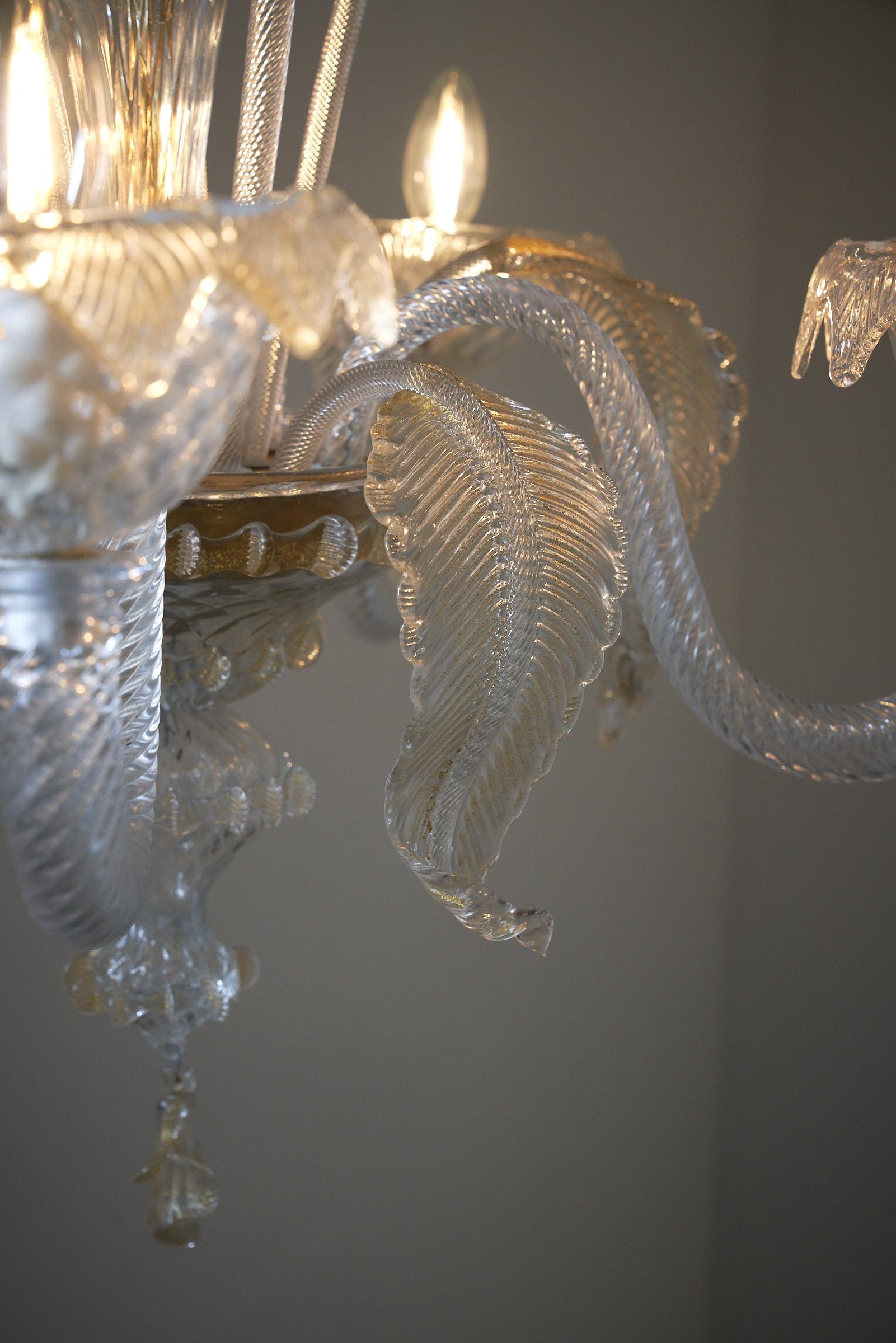 Elegante Araña de Murano con Oro y Flores Cristal de Murano en venta
