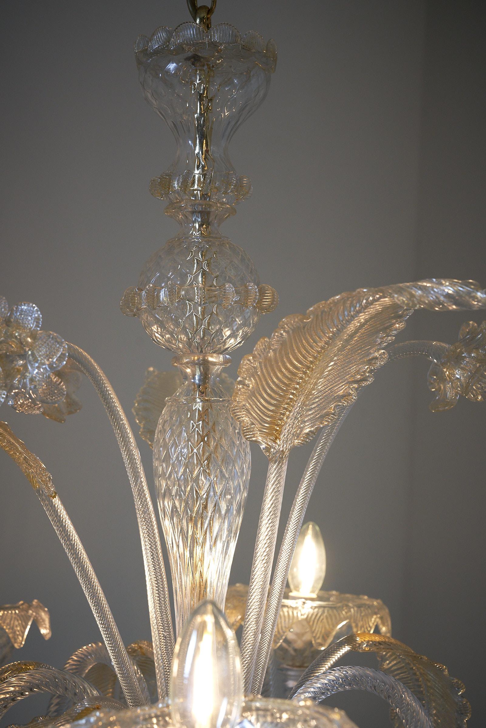 Elegante Araña de Murano con Oro y Flores en venta 2