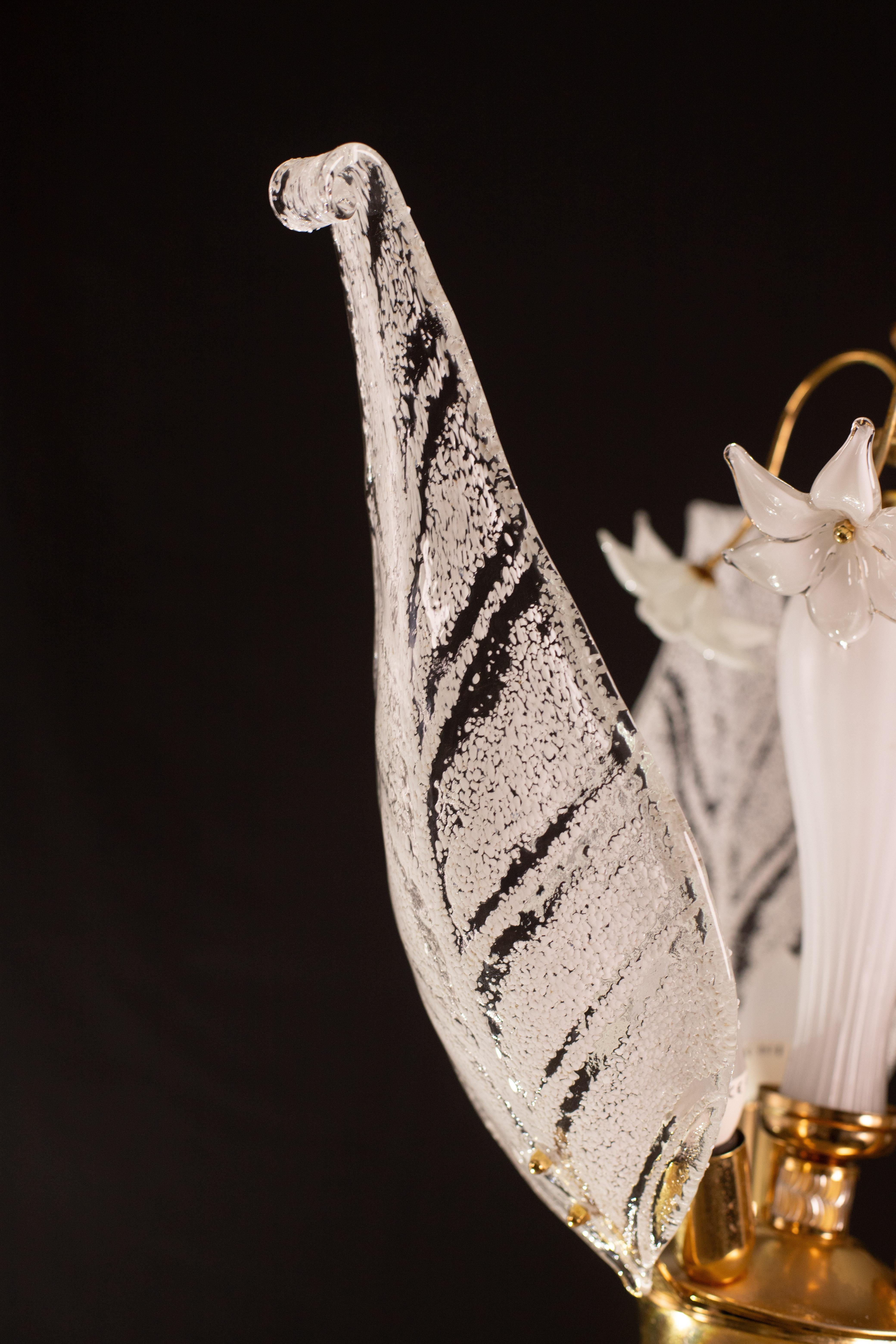 Late 20th Century Elegant Murano chandelier with white flowers and leaves, 1970 For Sale