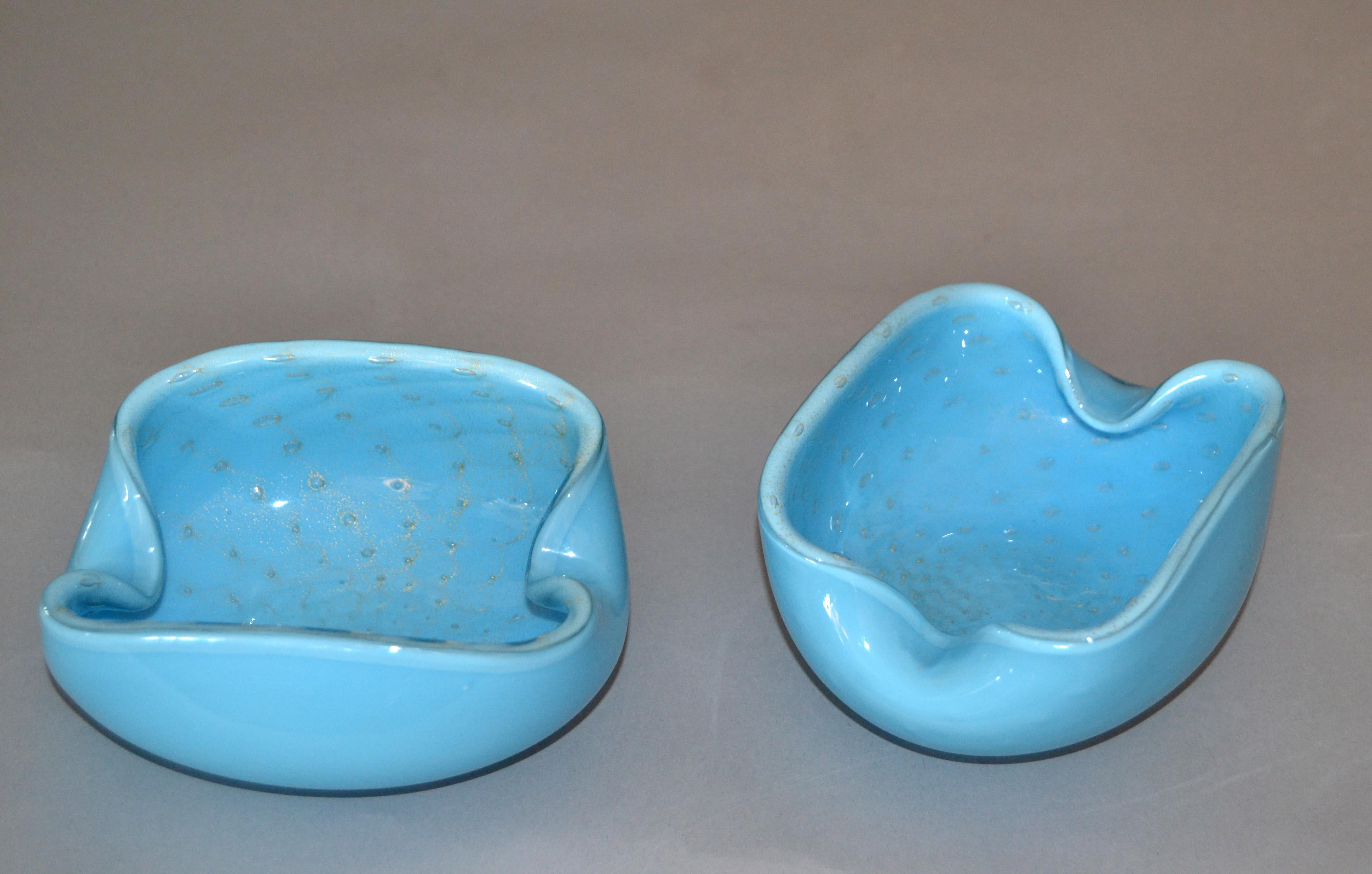 Elegant Murano Glass Blue and Gold Flecks Bowls or Catchalls, a Pair In Excellent Condition In Miami, FL