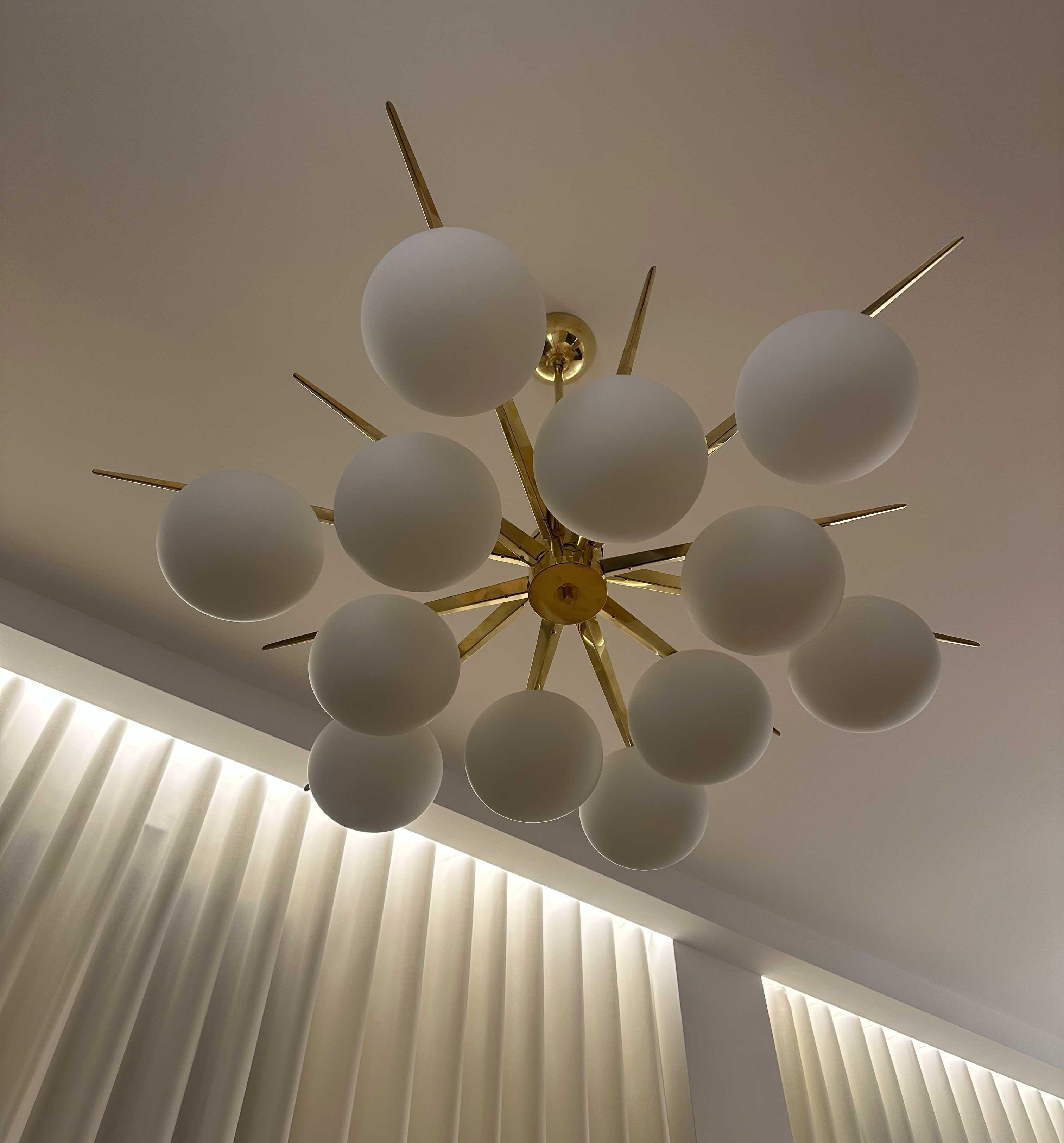 Elegant Murano Glass & Brass Chandelier, 2000s Mid-Century Modern Design For Sale 6