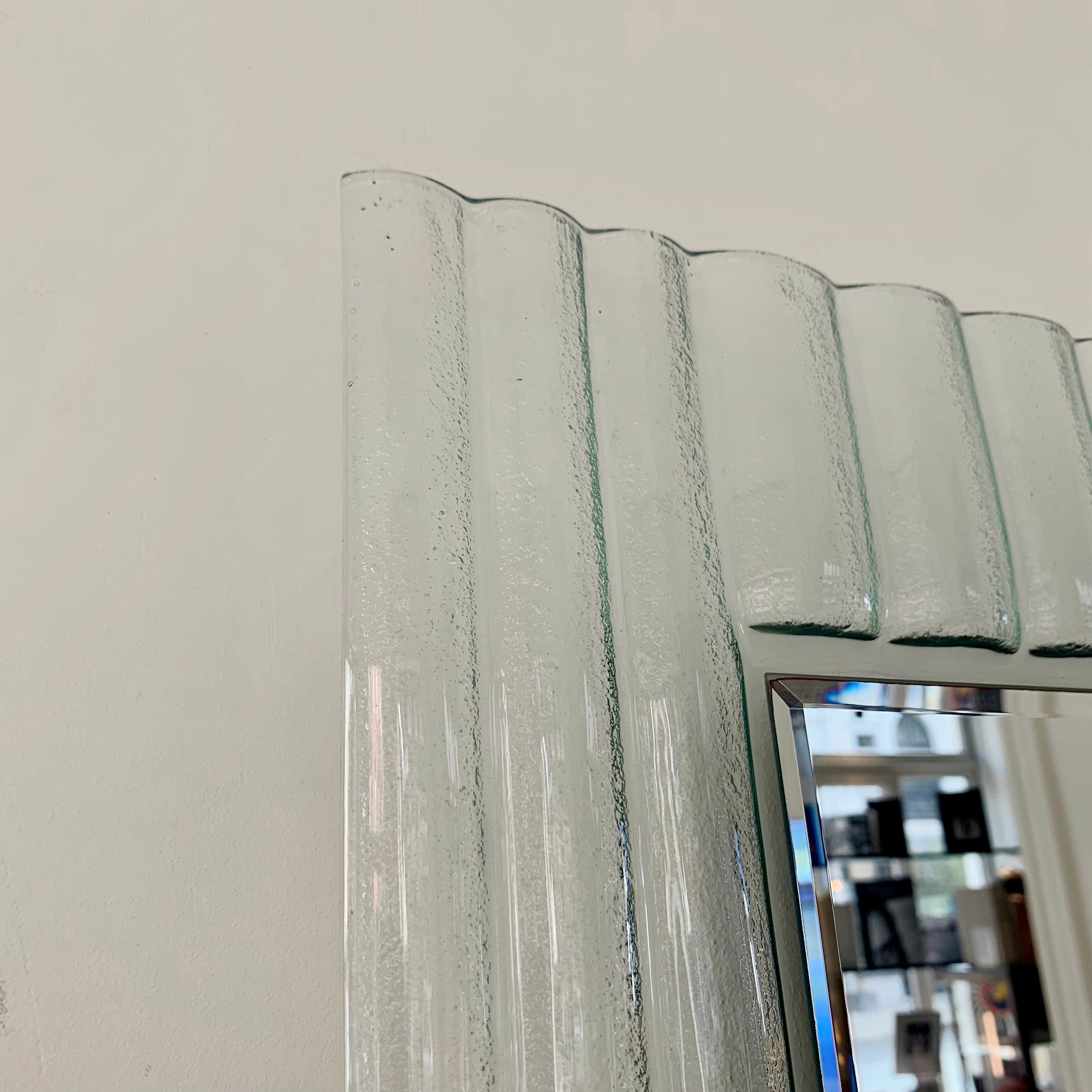 Elegance Murano Glasspiegel um 1960, Italien. (Ende des 20. Jahrhunderts) im Angebot