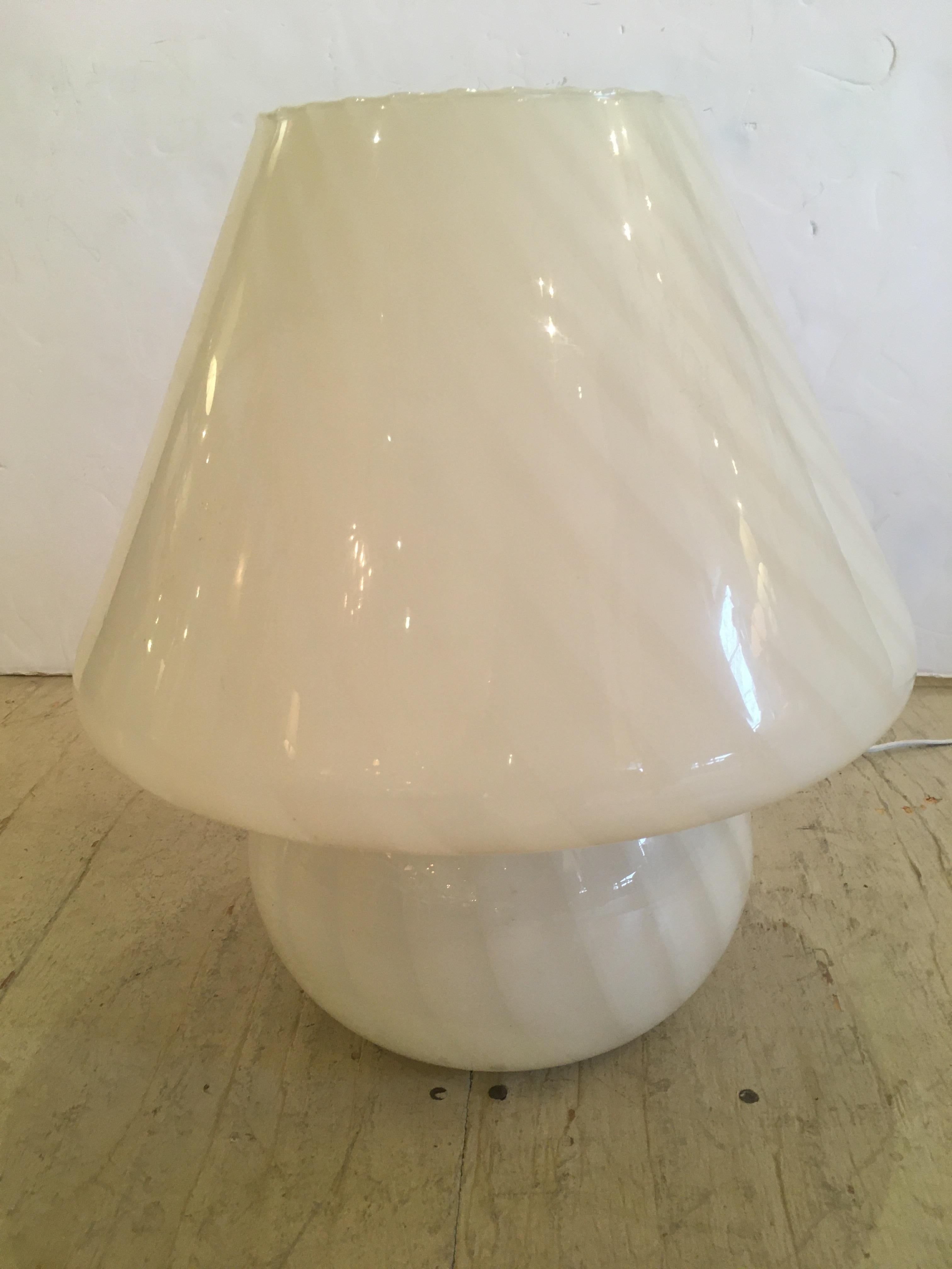 Fabulous vintage Italian swirl Murano glass mushroom lamp, beautiful and sculptural whether illuminated or not.