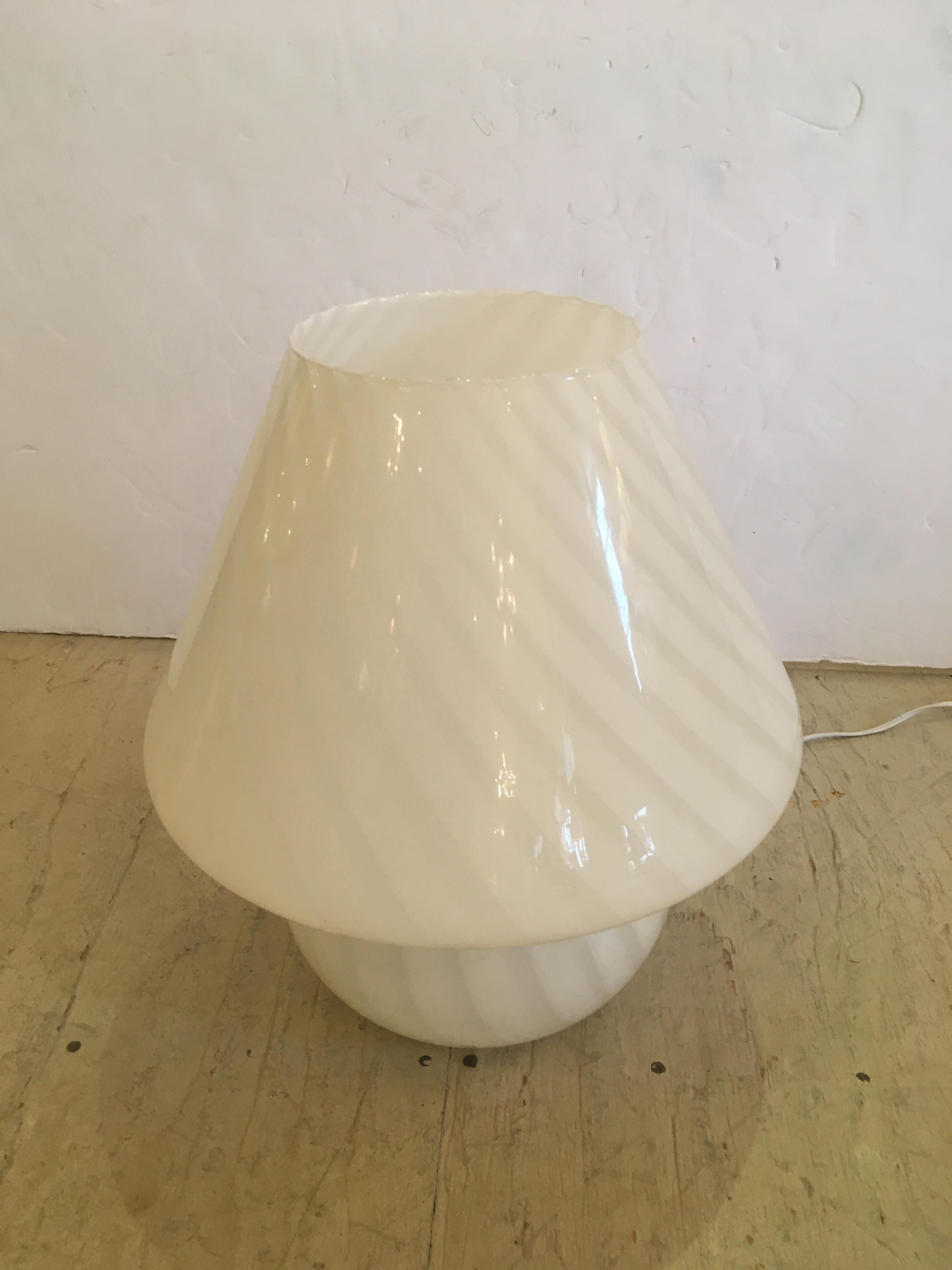Elegant Murano Mushroom Table Lamp 2