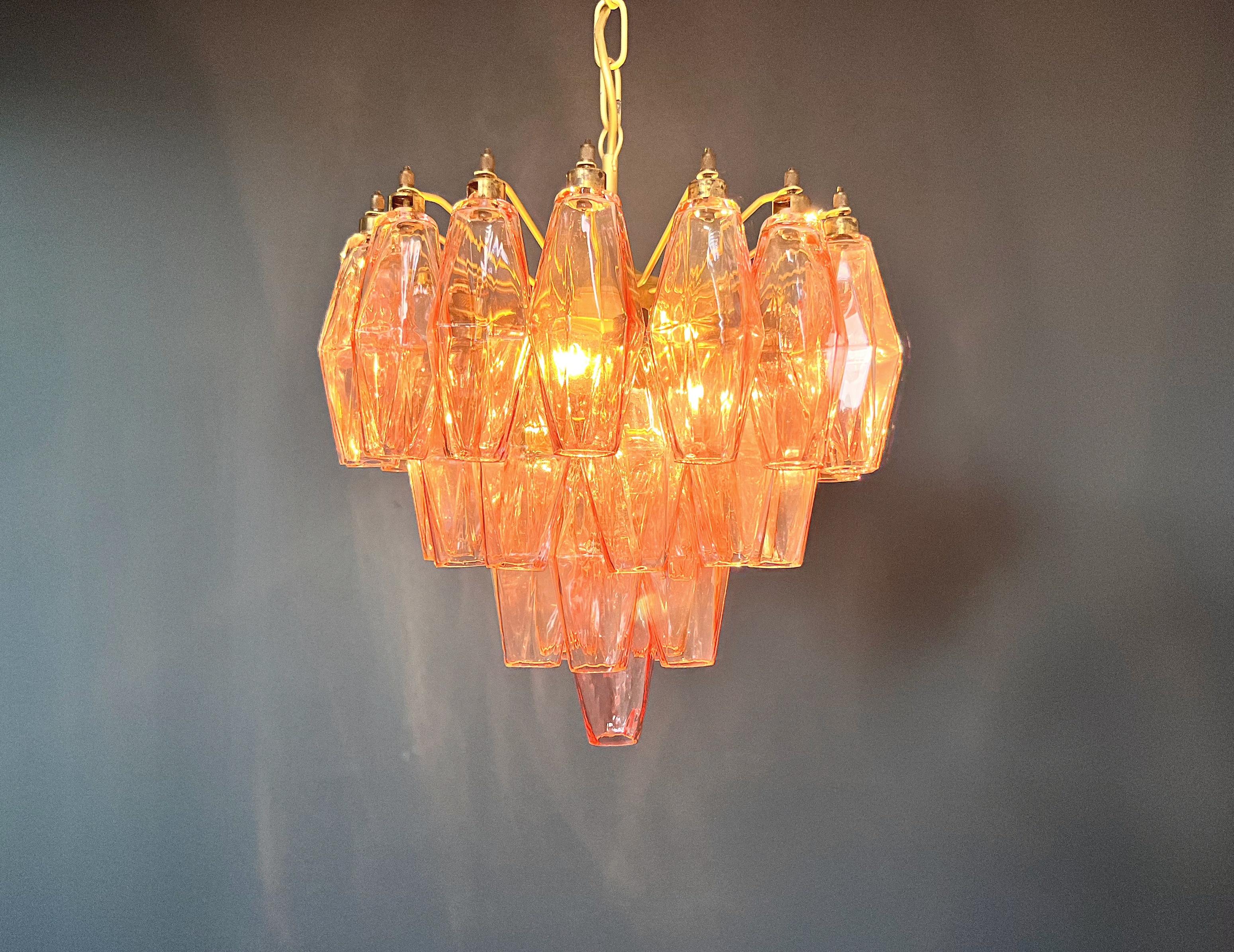 Eleganter rosafarbener Poliedri-Kronleuchter aus Muranoglas - Design von Carlo Scarpa im Angebot 3