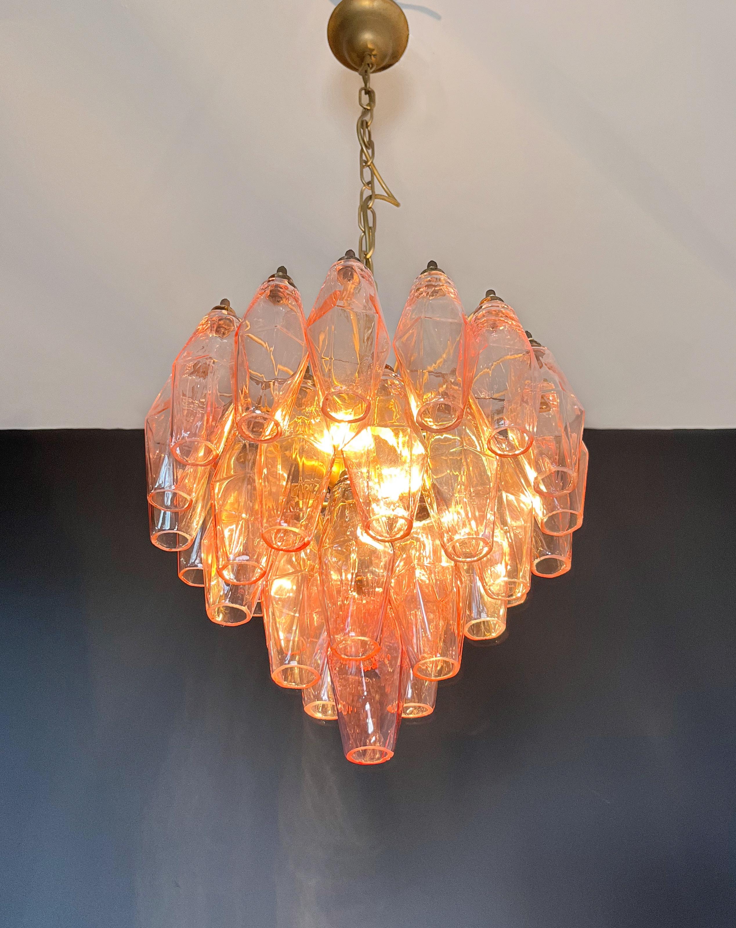 Eleganter rosafarbener Poliedri-Kronleuchter aus Muranoglas - Design von Carlo Scarpa im Angebot 5