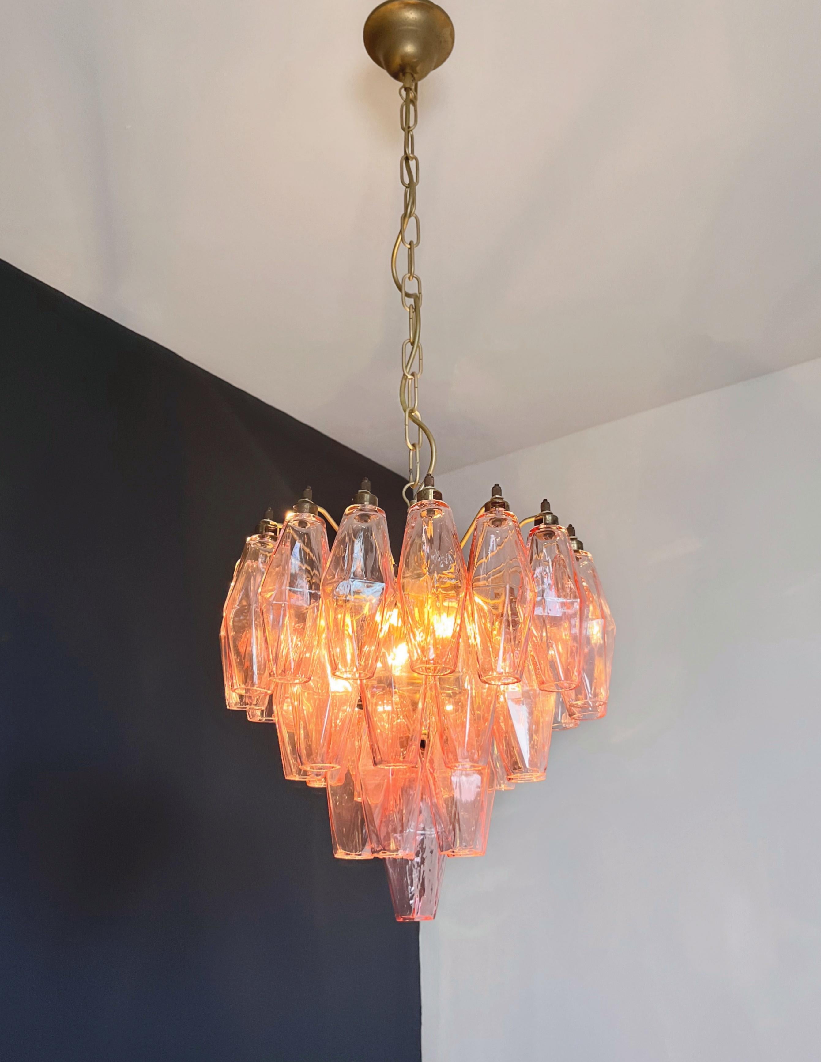 Eleganter rosafarbener Poliedri-Kronleuchter aus Muranoglas - Design von Carlo Scarpa im Angebot 6