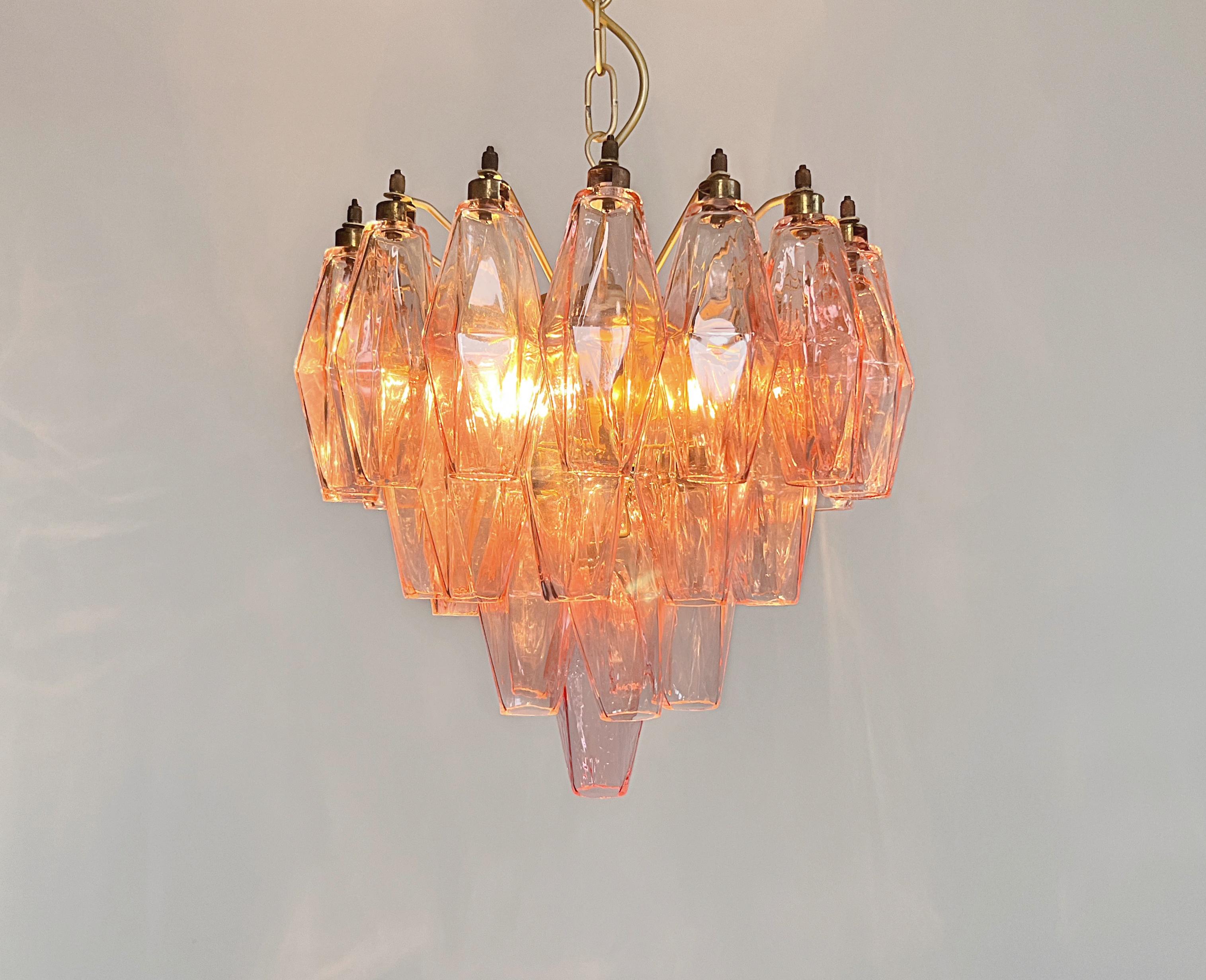 Eleganter rosafarbener Poliedri-Kronleuchter aus Muranoglas - Design von Carlo Scarpa im Angebot 7