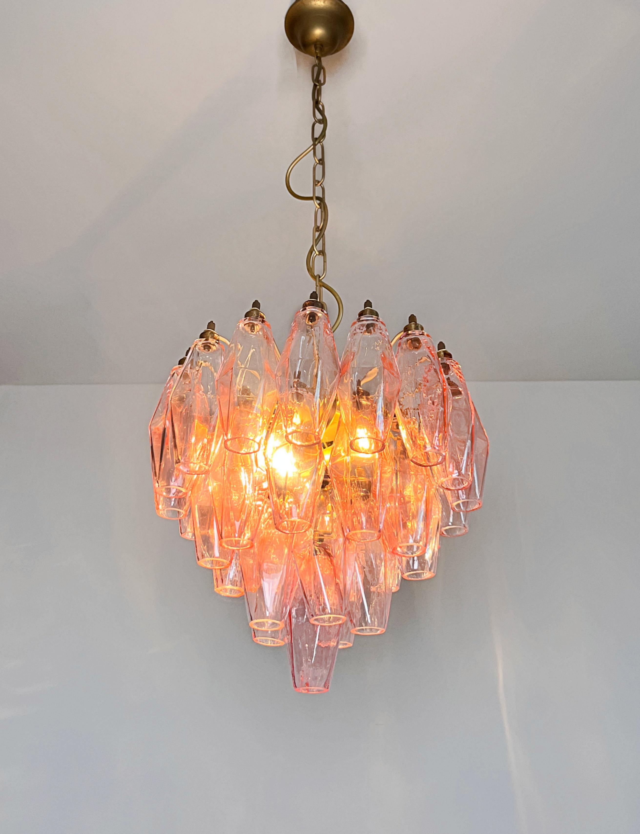 Eleganter rosafarbener Poliedri-Kronleuchter aus Muranoglas - Design von Carlo Scarpa im Angebot 8