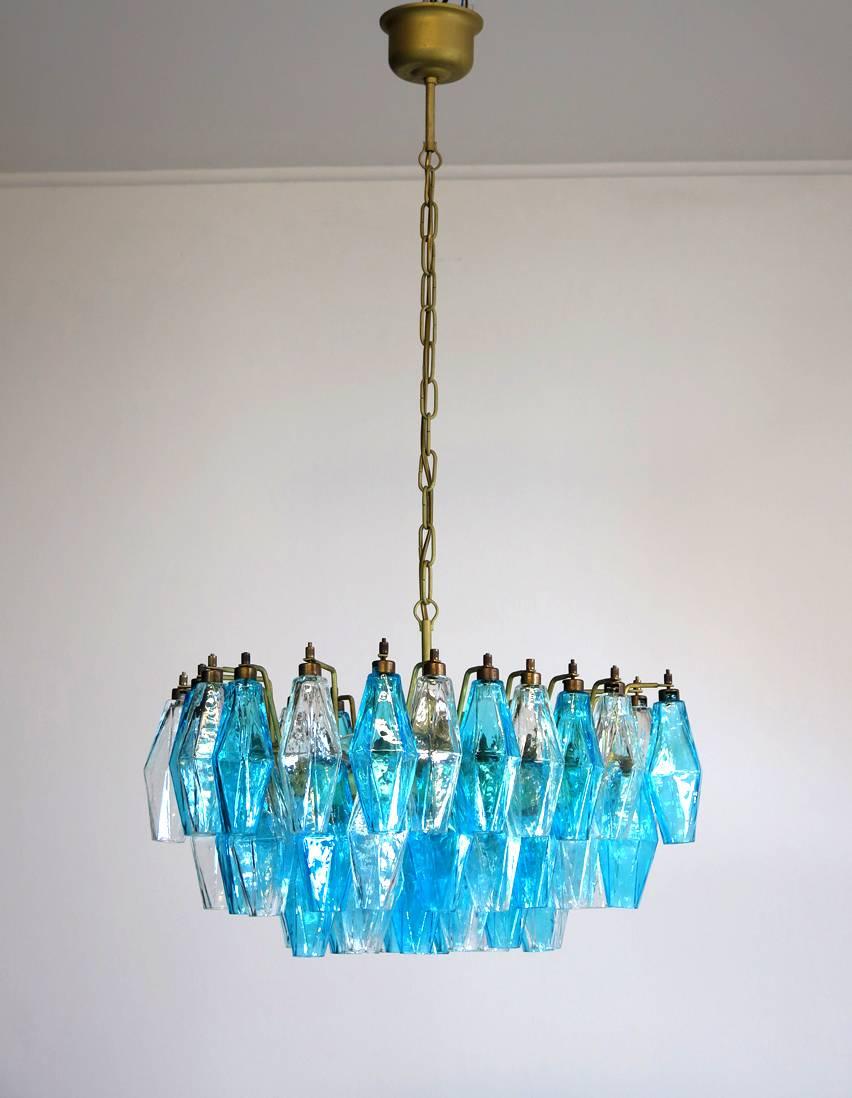 Elegante araña italiana fabricada con 56 hermosos vidrios de Murano 