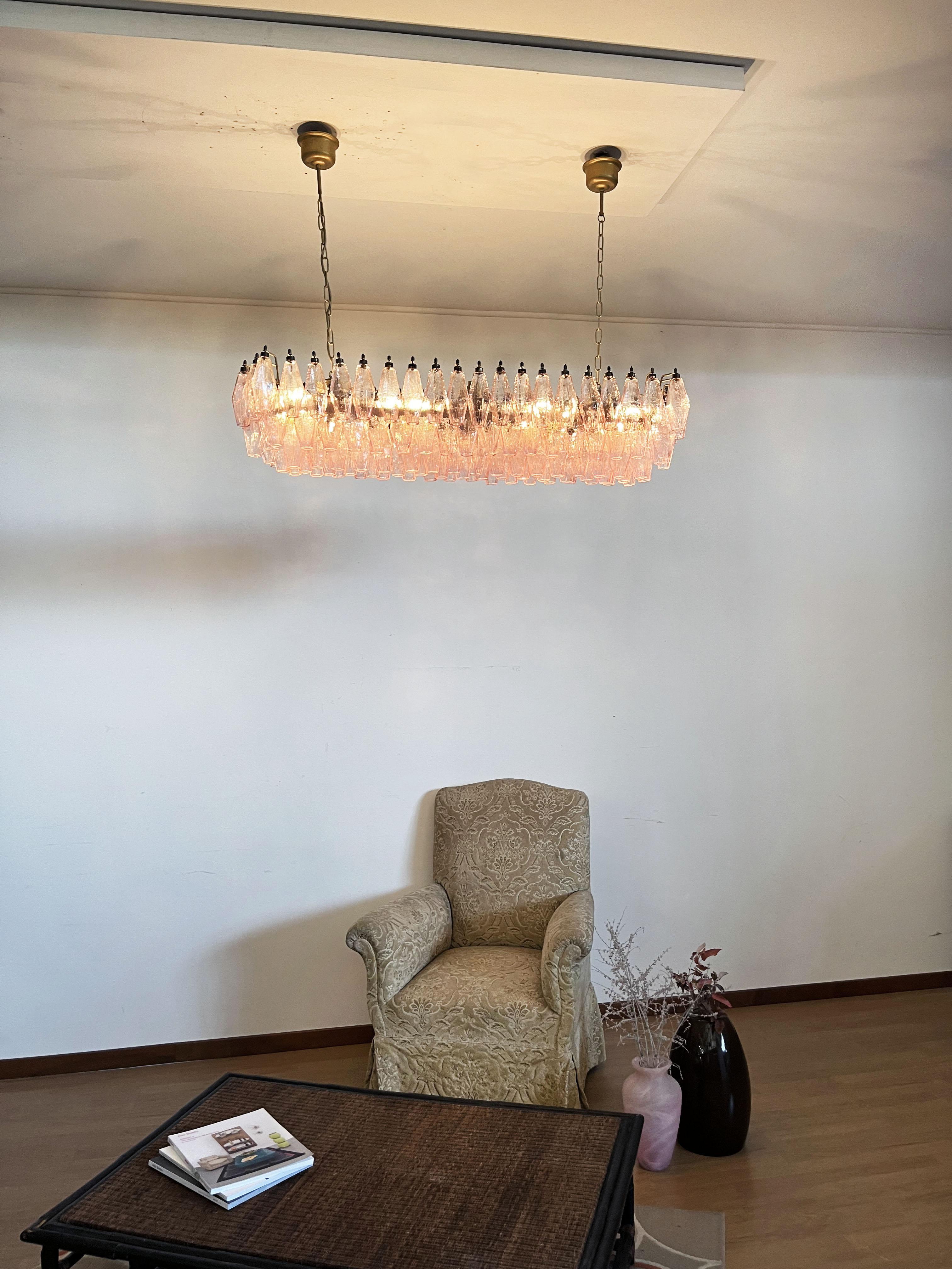 Elegant Italian chandelier made from 138 beautiful Murano pink glasses 