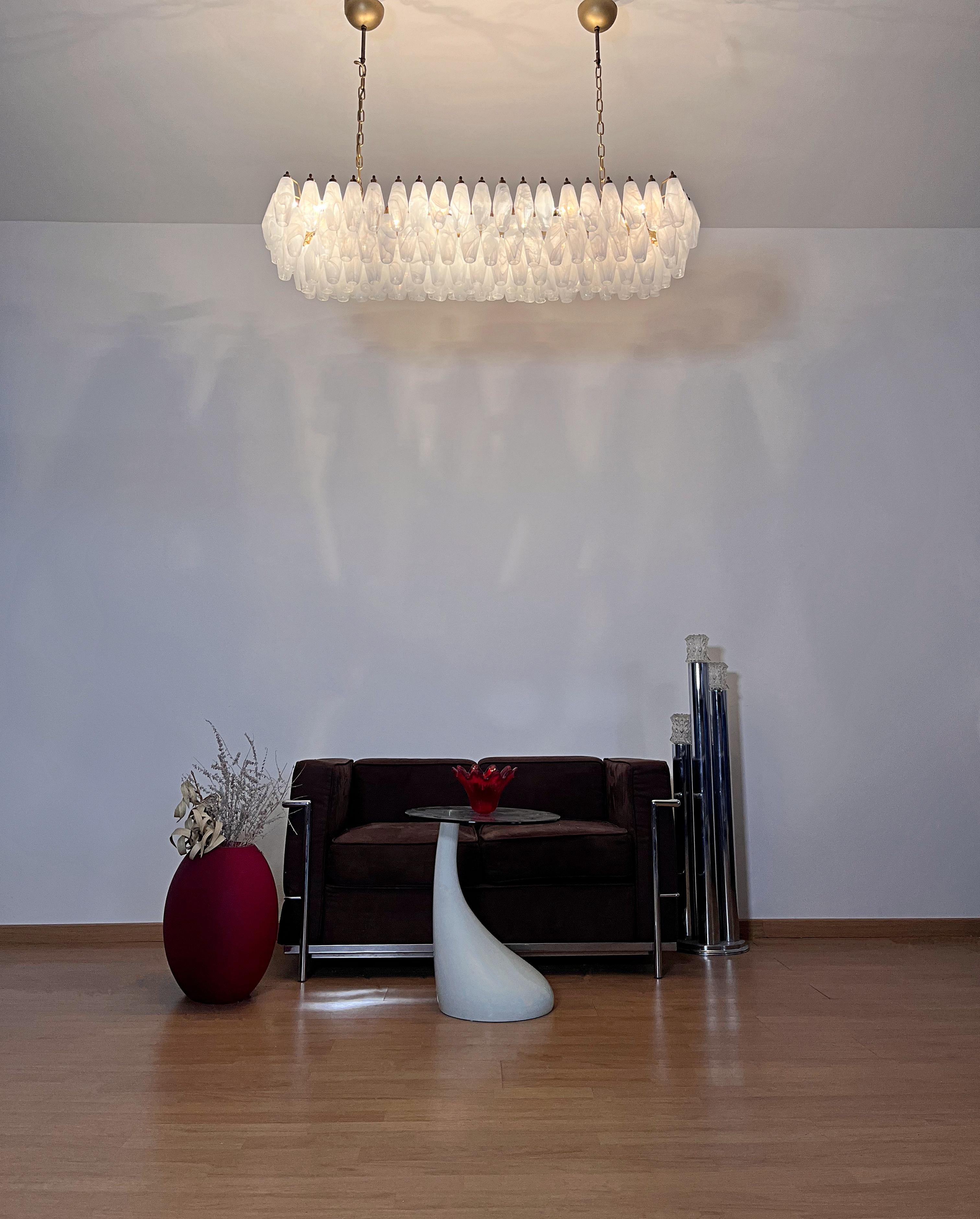 Elegant Murano Poliedri Chandelier - Carlo Scarpa - 138 white alabaster glasses For Sale 8