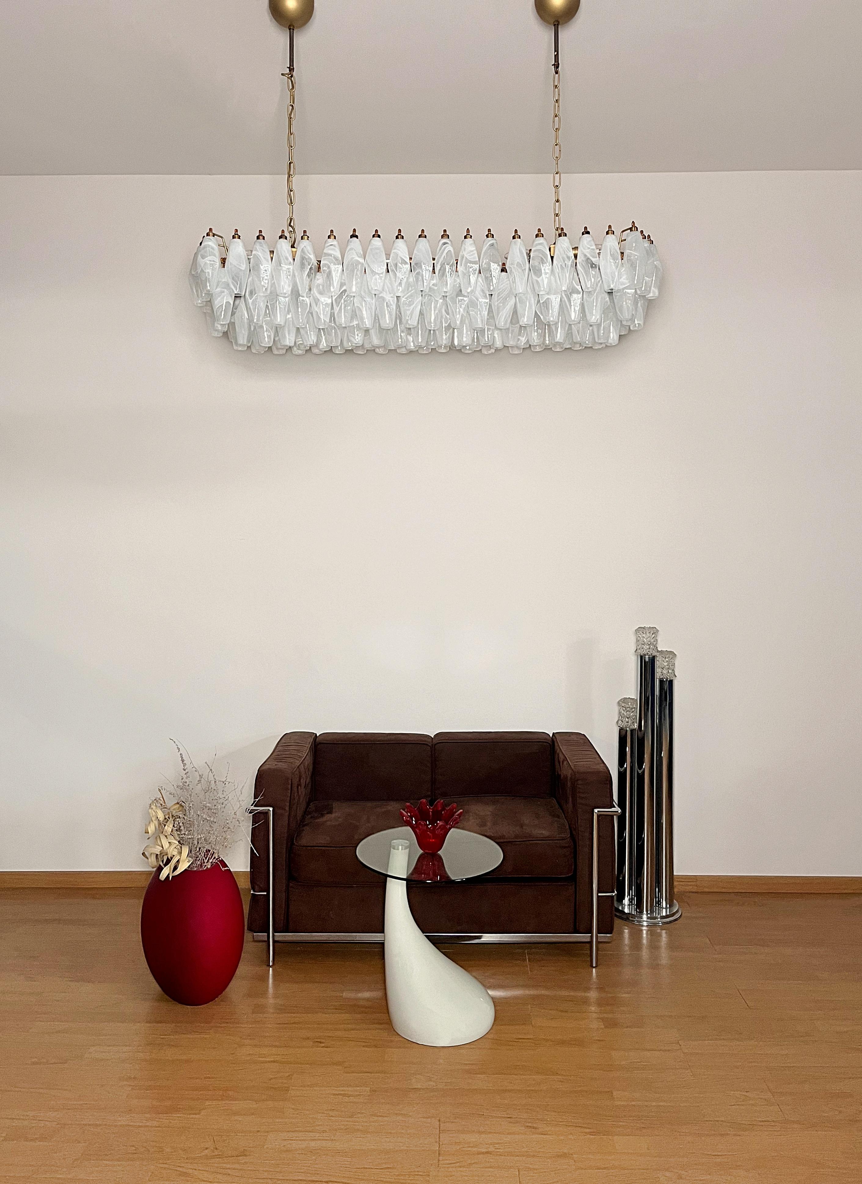 Elegant Italian chandelier made from 138 beautiful Murano white alabaster 