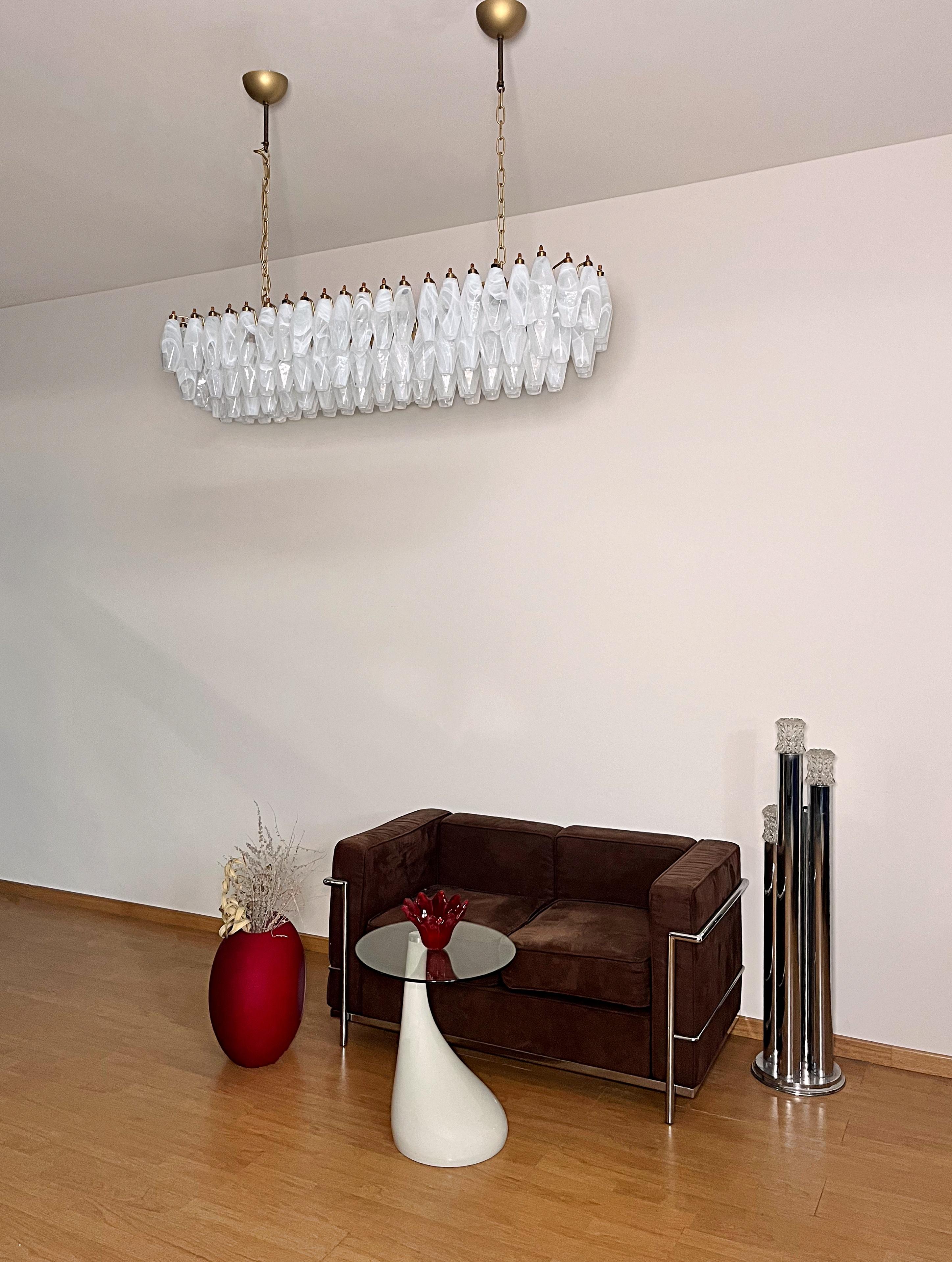 Mid-Century Modern Elegant Murano Poliedri Chandelier - Carlo Scarpa - 138 white alabaster glasses For Sale