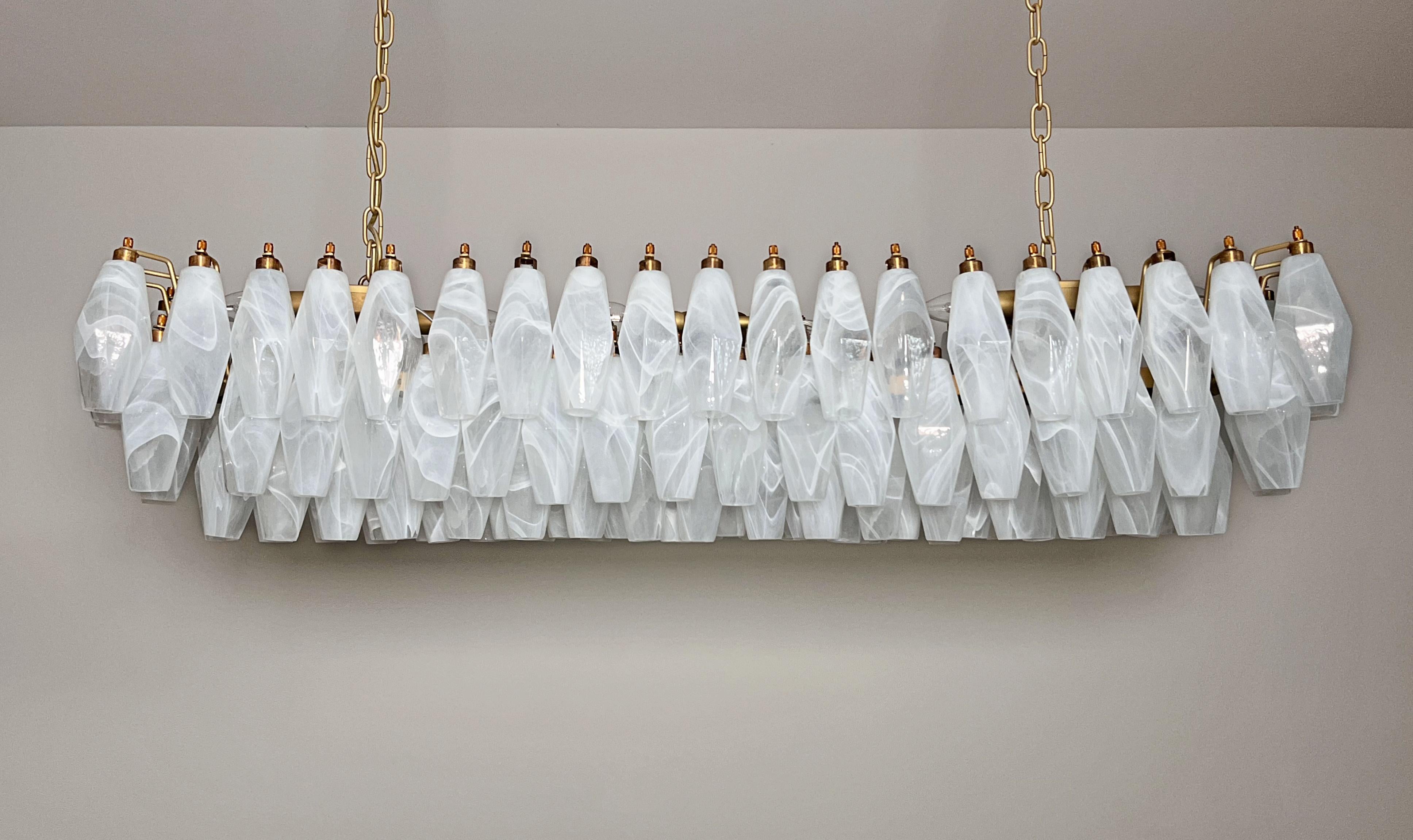 Elegant Murano Poliedri Chandelier - Carlo Scarpa - 138 white alabaster glasses In Good Condition For Sale In Gaiarine Frazione Francenigo (TV), IT