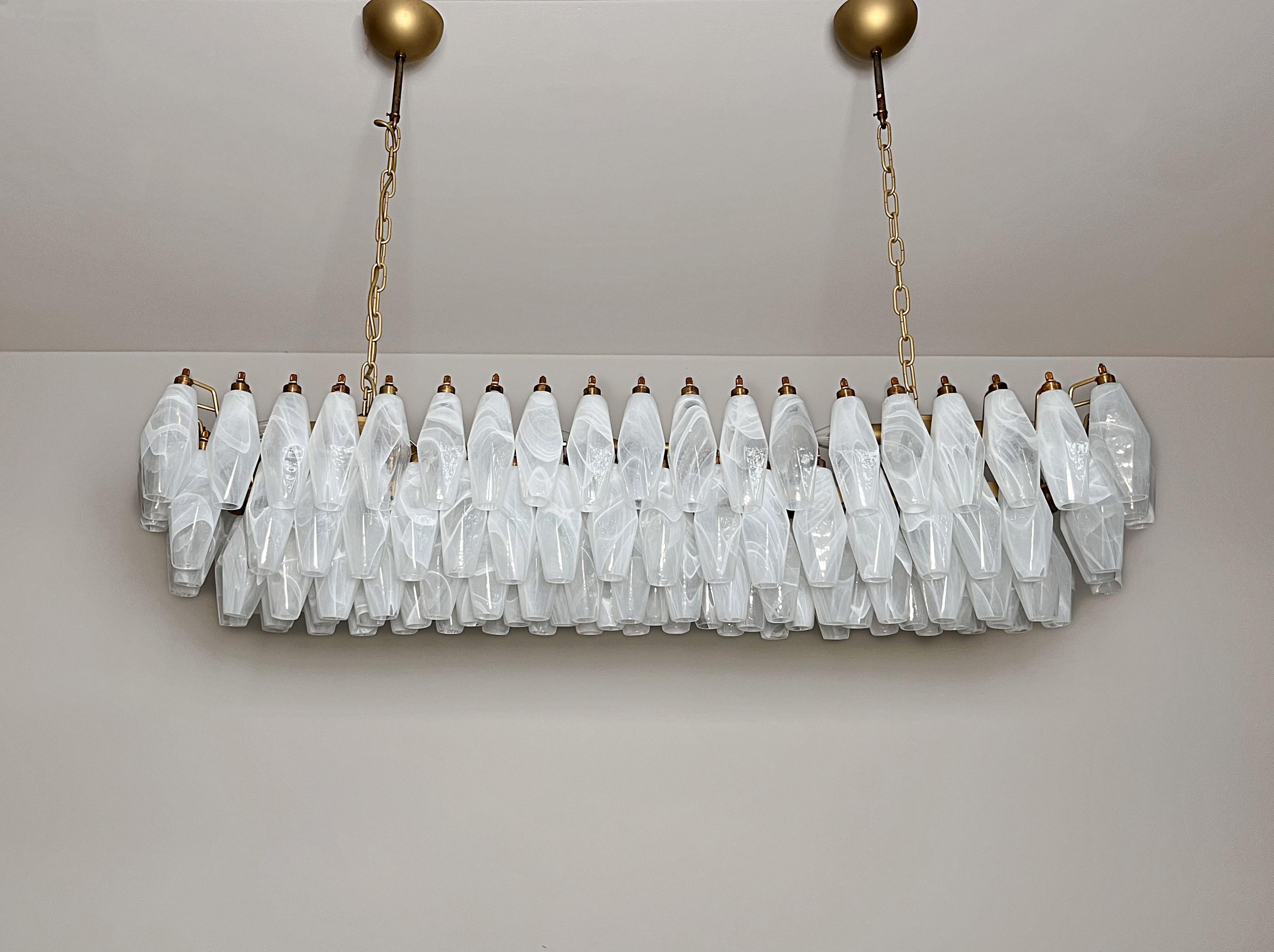 20th Century Elegant Murano Poliedri Chandelier - Carlo Scarpa - 138 white alabaster glasses For Sale