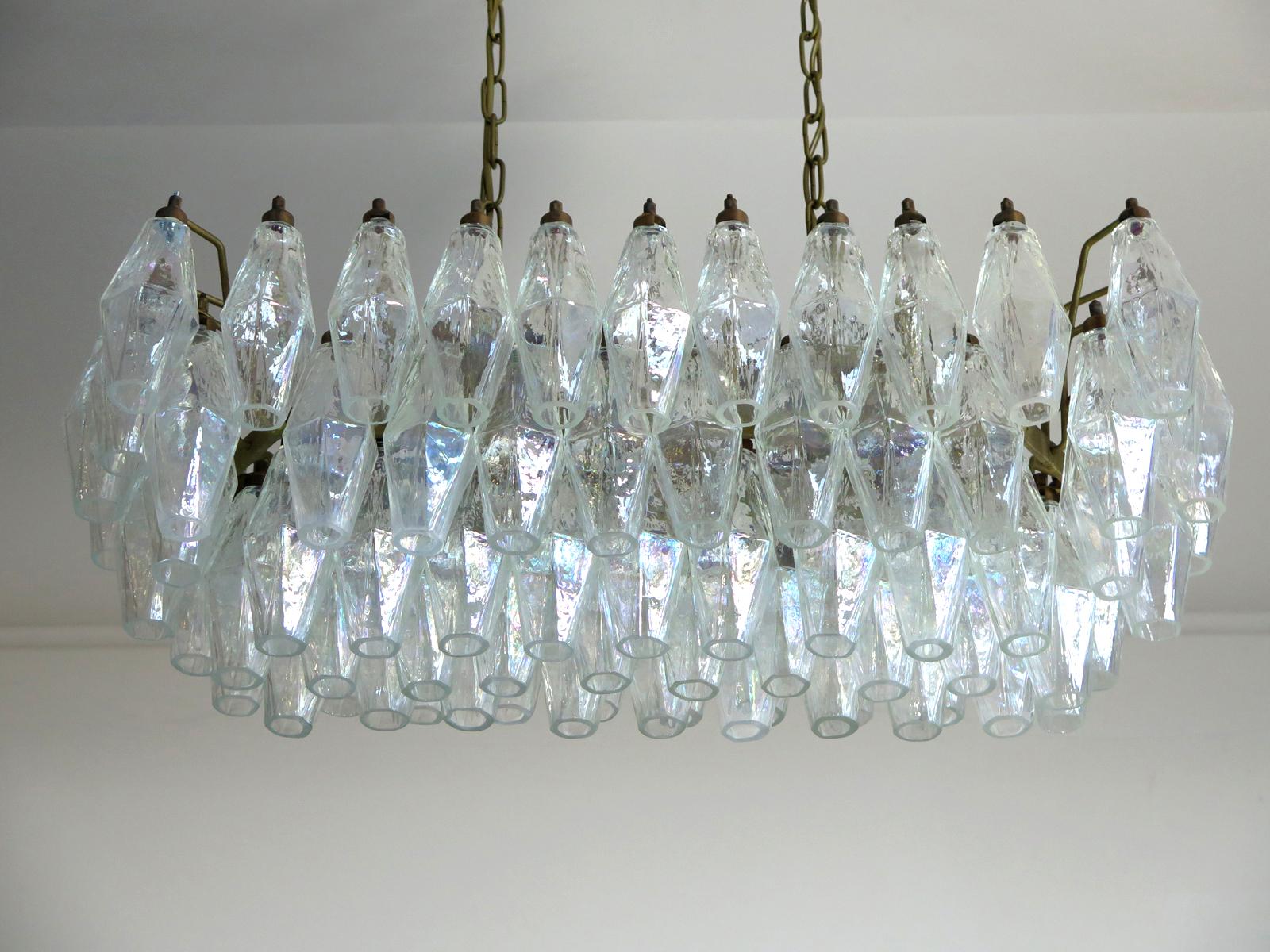 Elegant Italian chandelier made from 84 beautiful Murano iridescent glasses 