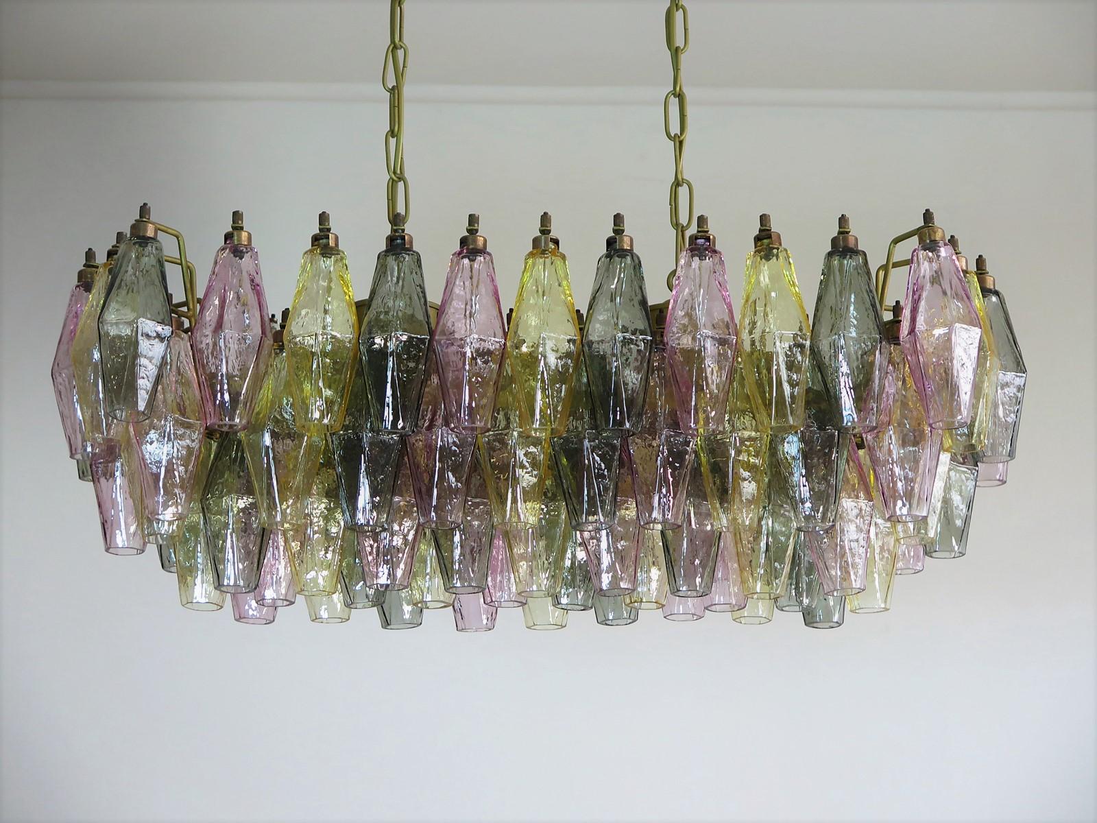 Elegant Murano Poliedri Chandelier Carlo Scarpa 84 Multicolored Glasses In Good Condition For Sale In Gaiarine Frazione Francenigo (TV), IT