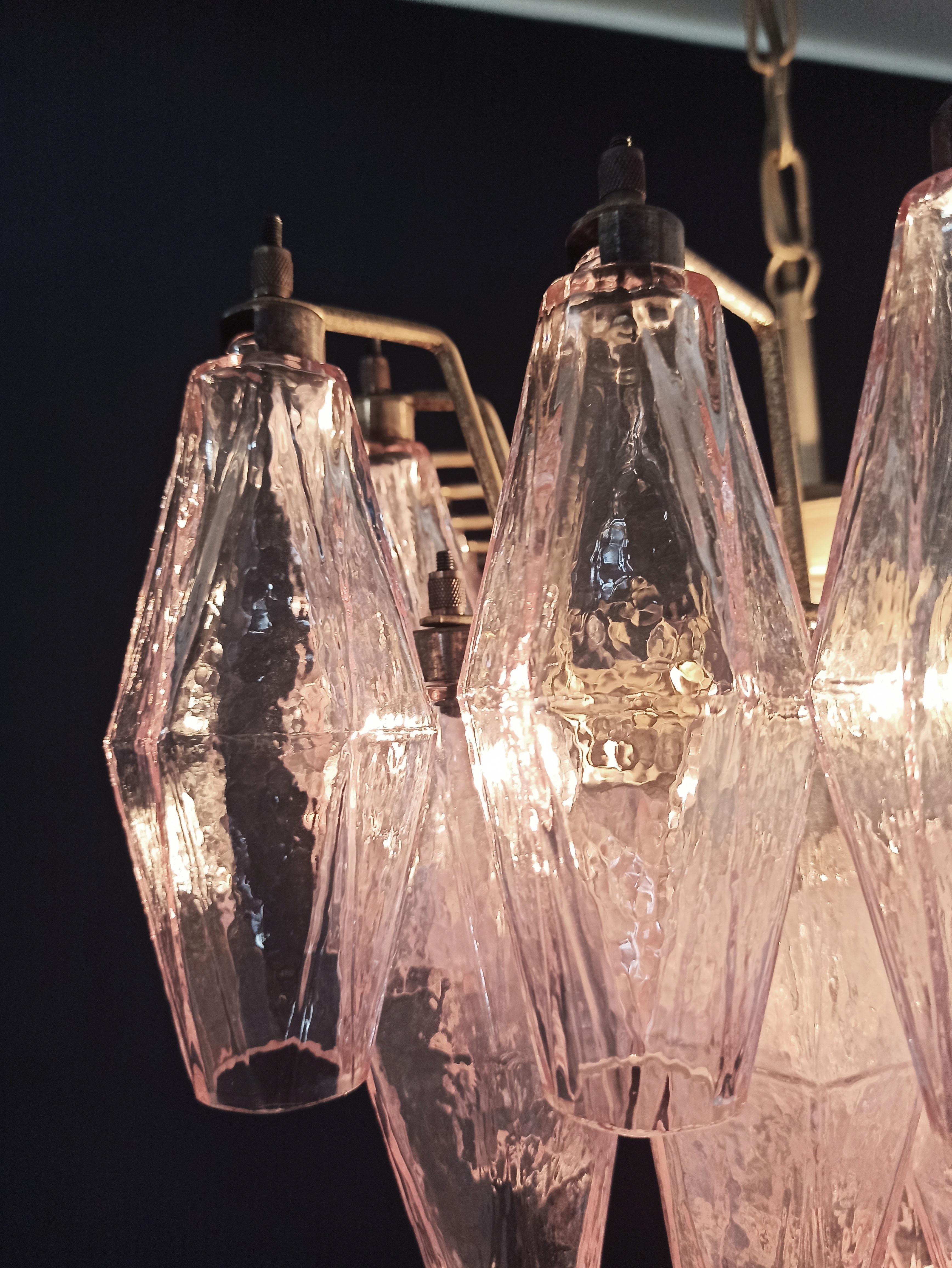 Elegante lampadario di Murano Poliedri, Carlo Scarpa, vetri rosa in vendita 1