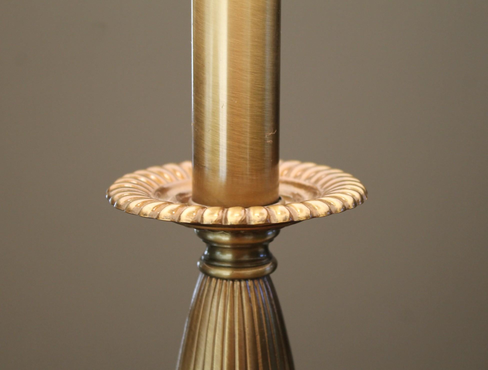 ¡Elegante lámpara de mesa Mutual Sunset Mid Century! Latón Hollywood Regency ¡Raro! 60s Moderno de mediados de siglo en venta