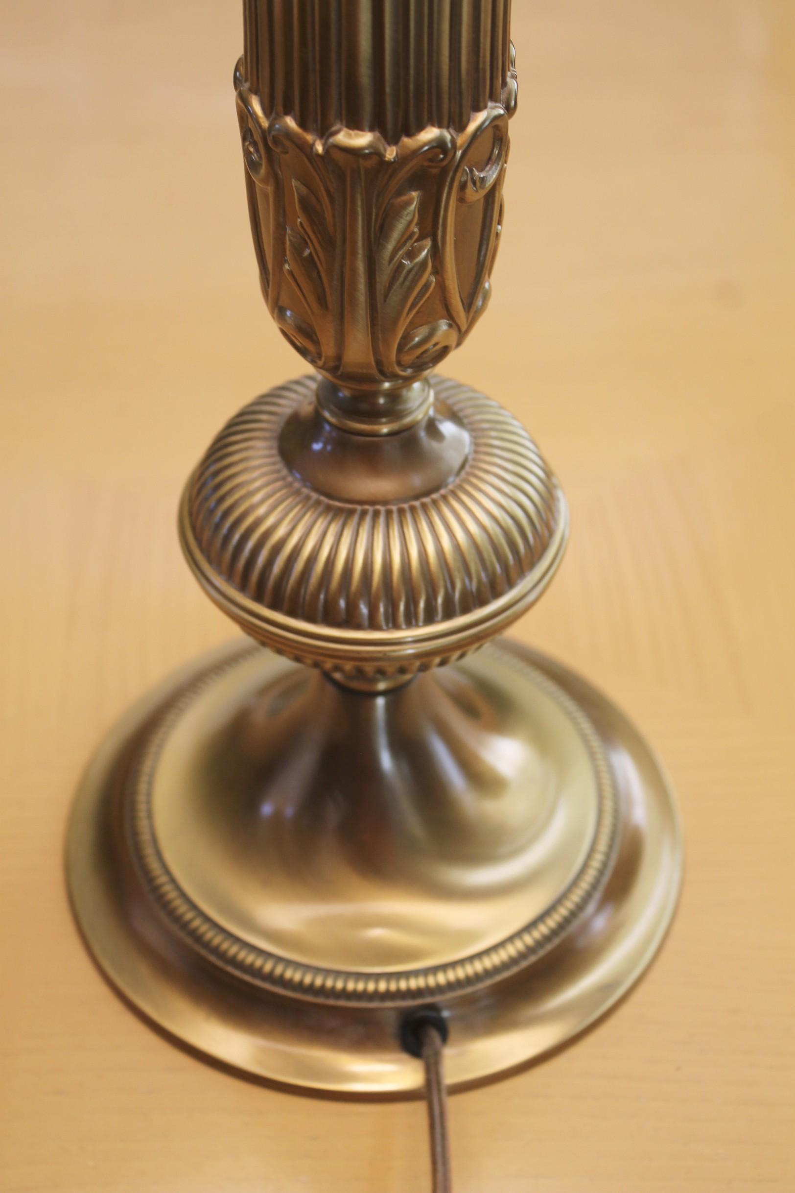 ¡Elegante lámpara de mesa Mutual Sunset Mid Century! Latón Hollywood Regency ¡Raro! 60s Metal en venta