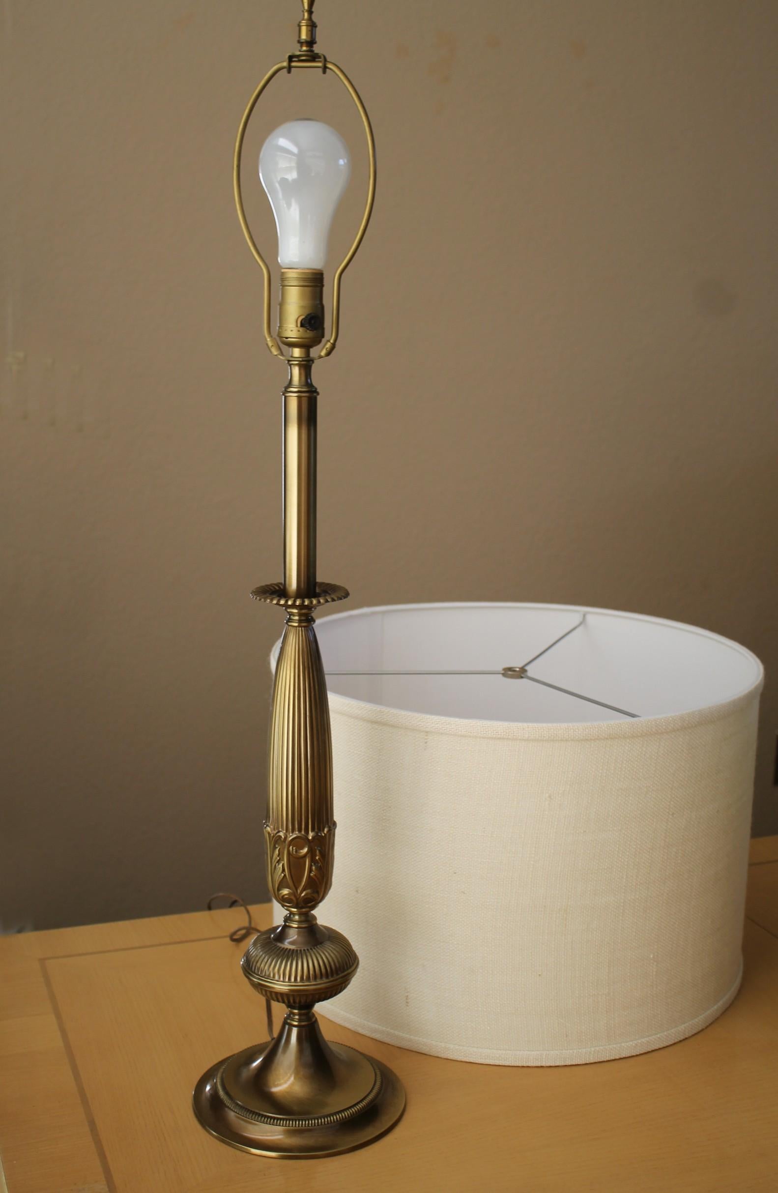 ¡Elegante lámpara de mesa Mutual Sunset Mid Century! Latón Hollywood Regency ¡Raro! 60s en venta 1